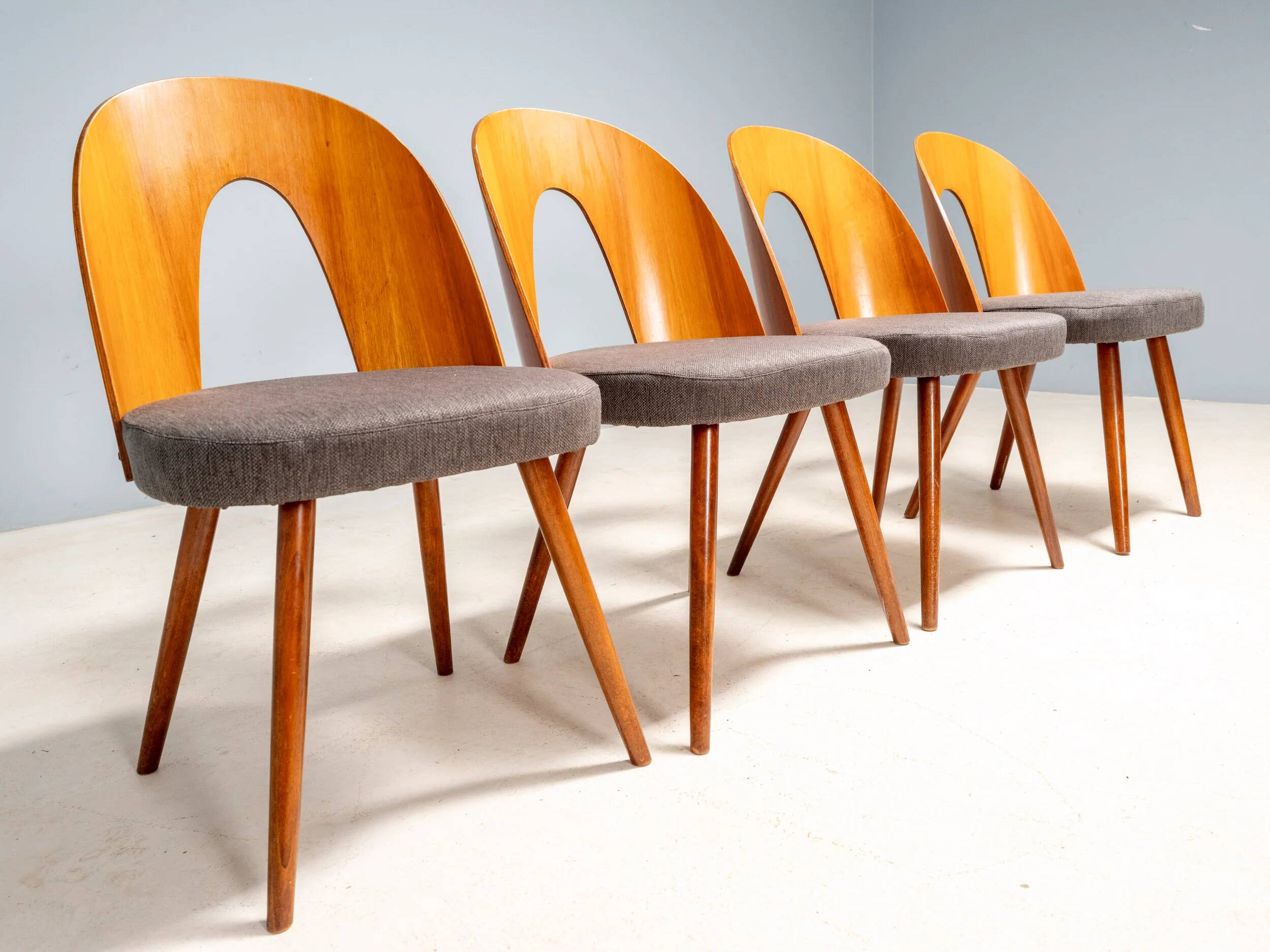 Chaises de salle à manger Antonín Šuman, Tatra Nábytok, Tchécoslovaquie années 1960.