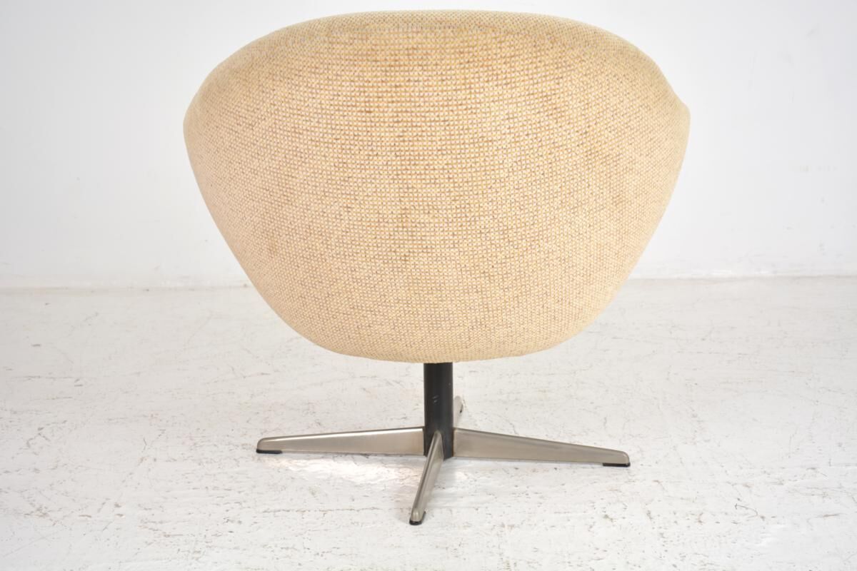 Swivel armchair dating from the years 70