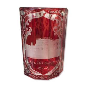 Gobelet en verre de bohême rouge et transparent chateau et hôtel