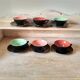 Lot de 6 tasses à thé ou café des années 50, tasses de couleur, sous tasses noires