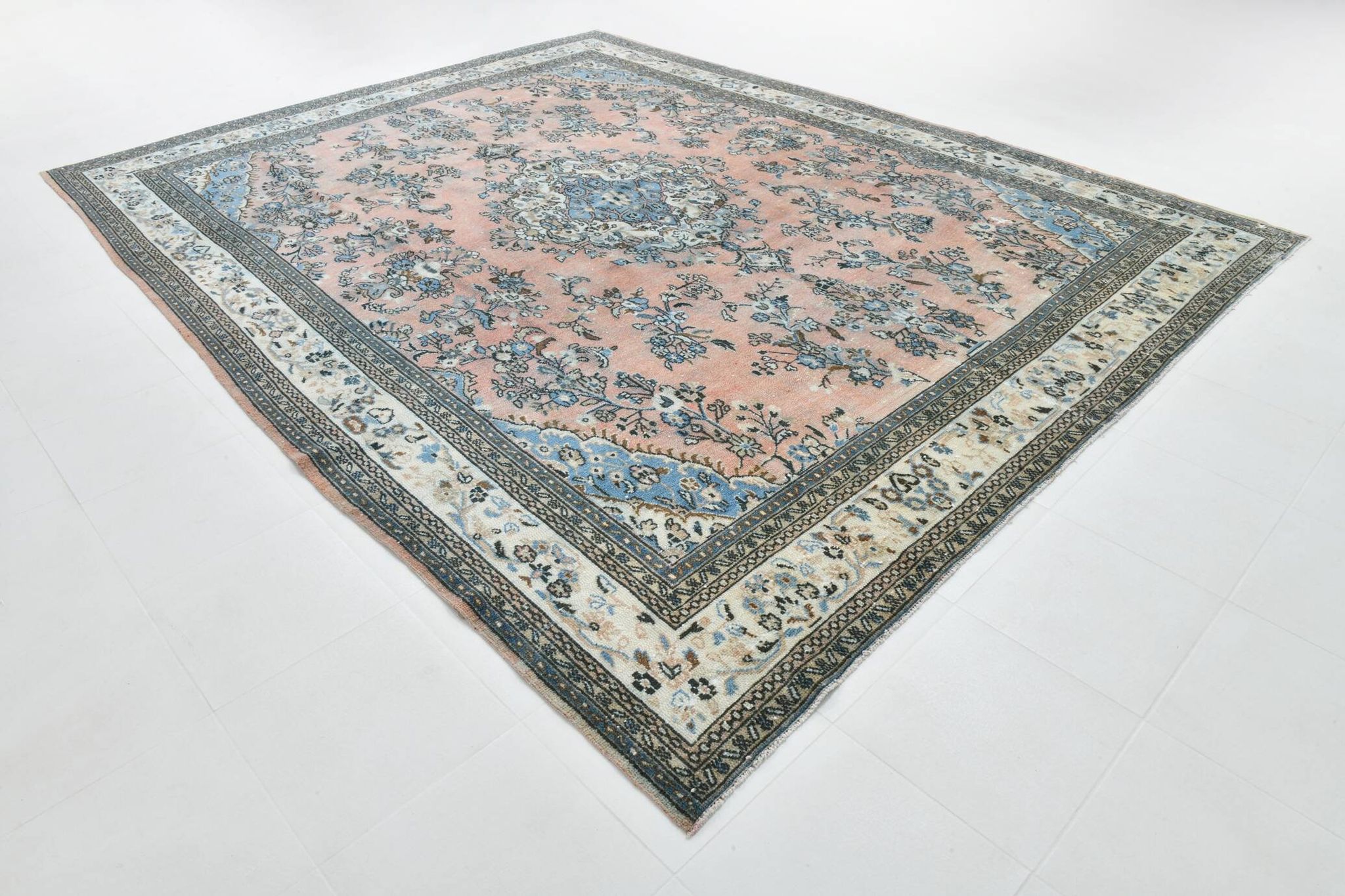 Tapis persan classique bleu et saumon, 318x410 cm