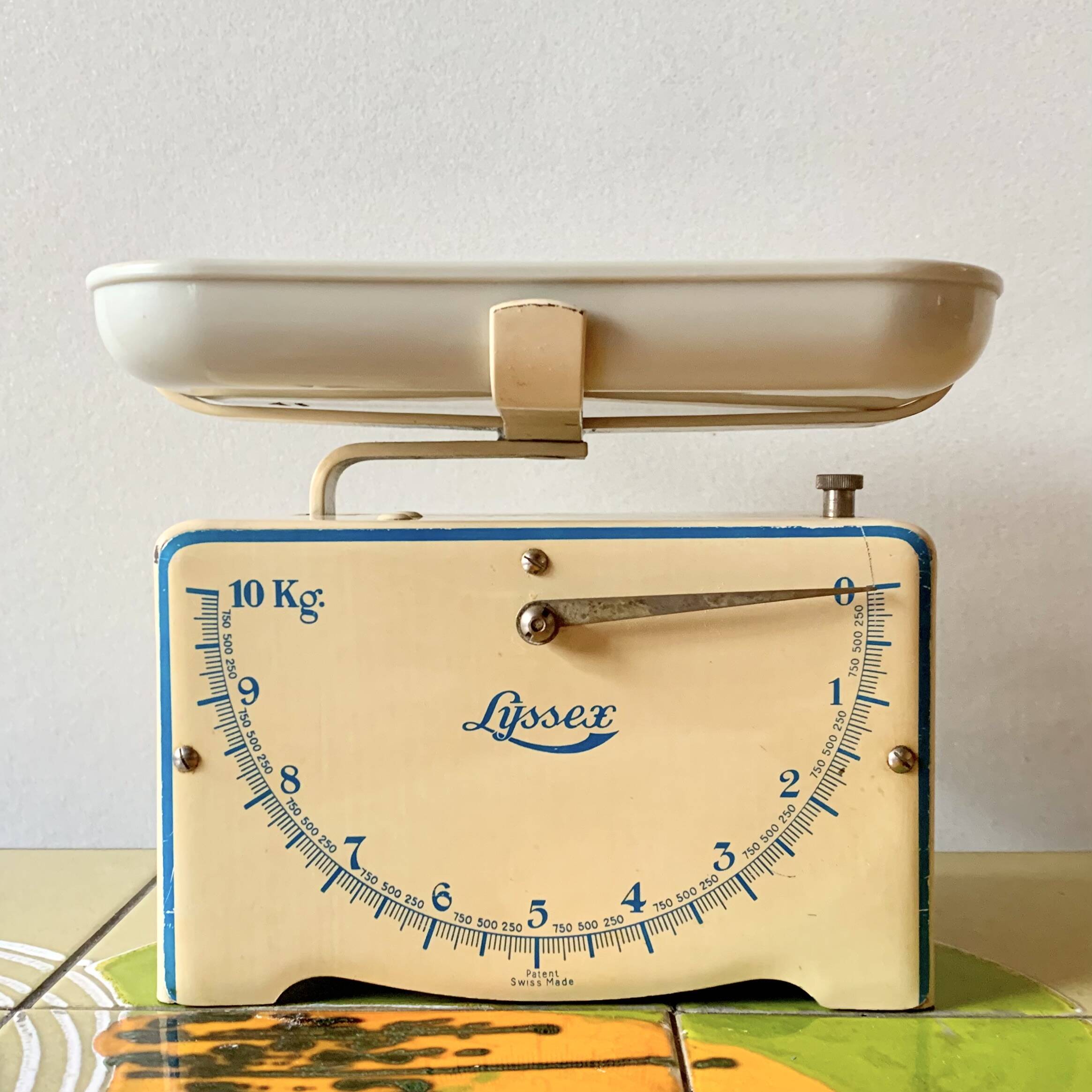 Old Lyssex kitchen scale - Force 10