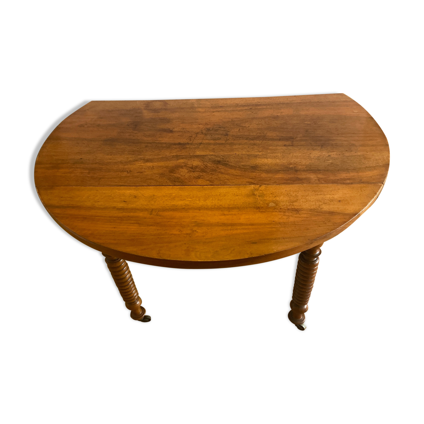 Round table with flaps