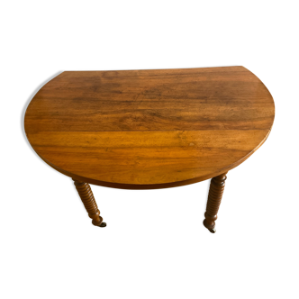 Round table with flaps
