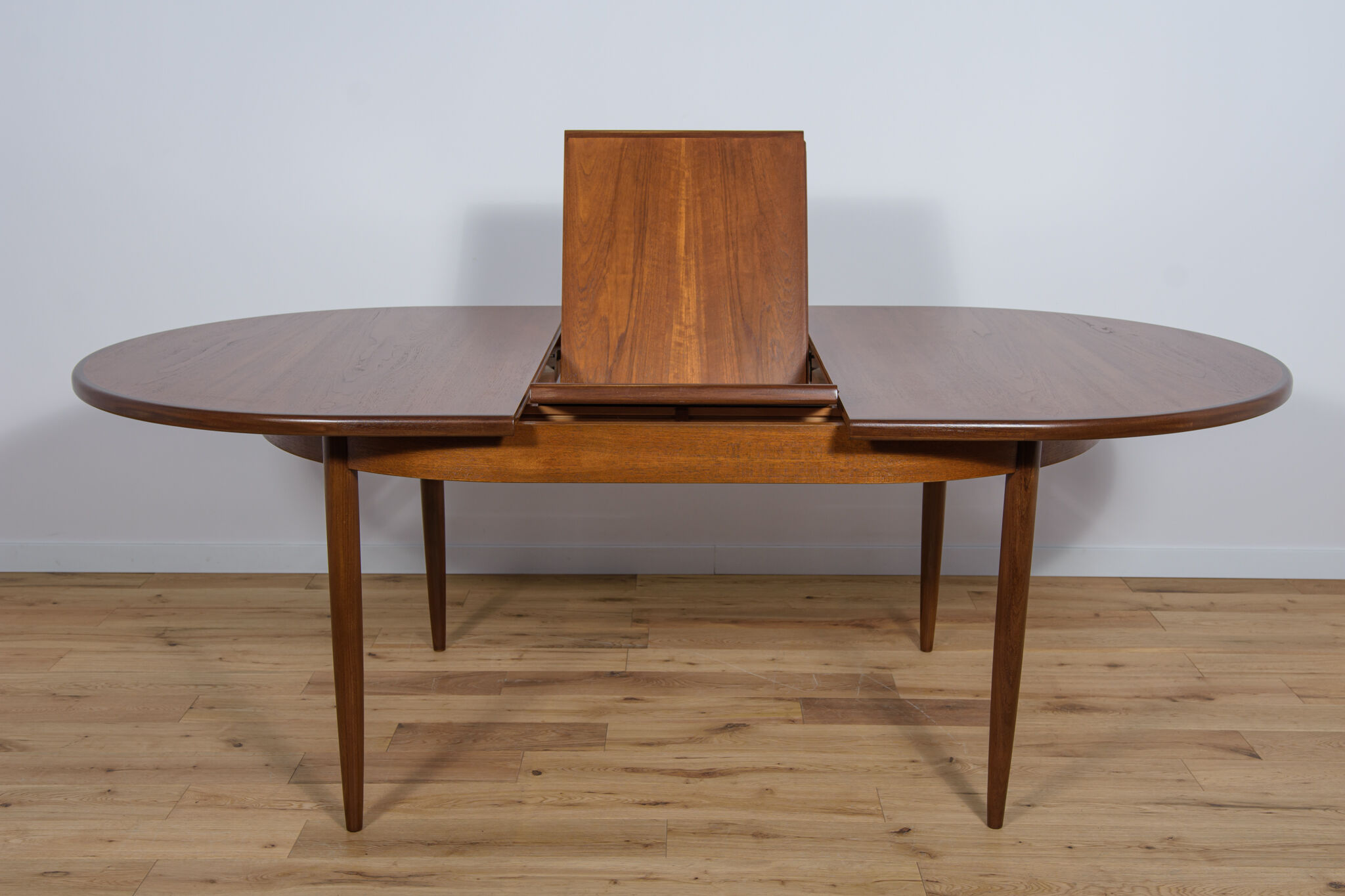 Mid-Century Oval Dining Table in Teak from G-Plan, 1960s