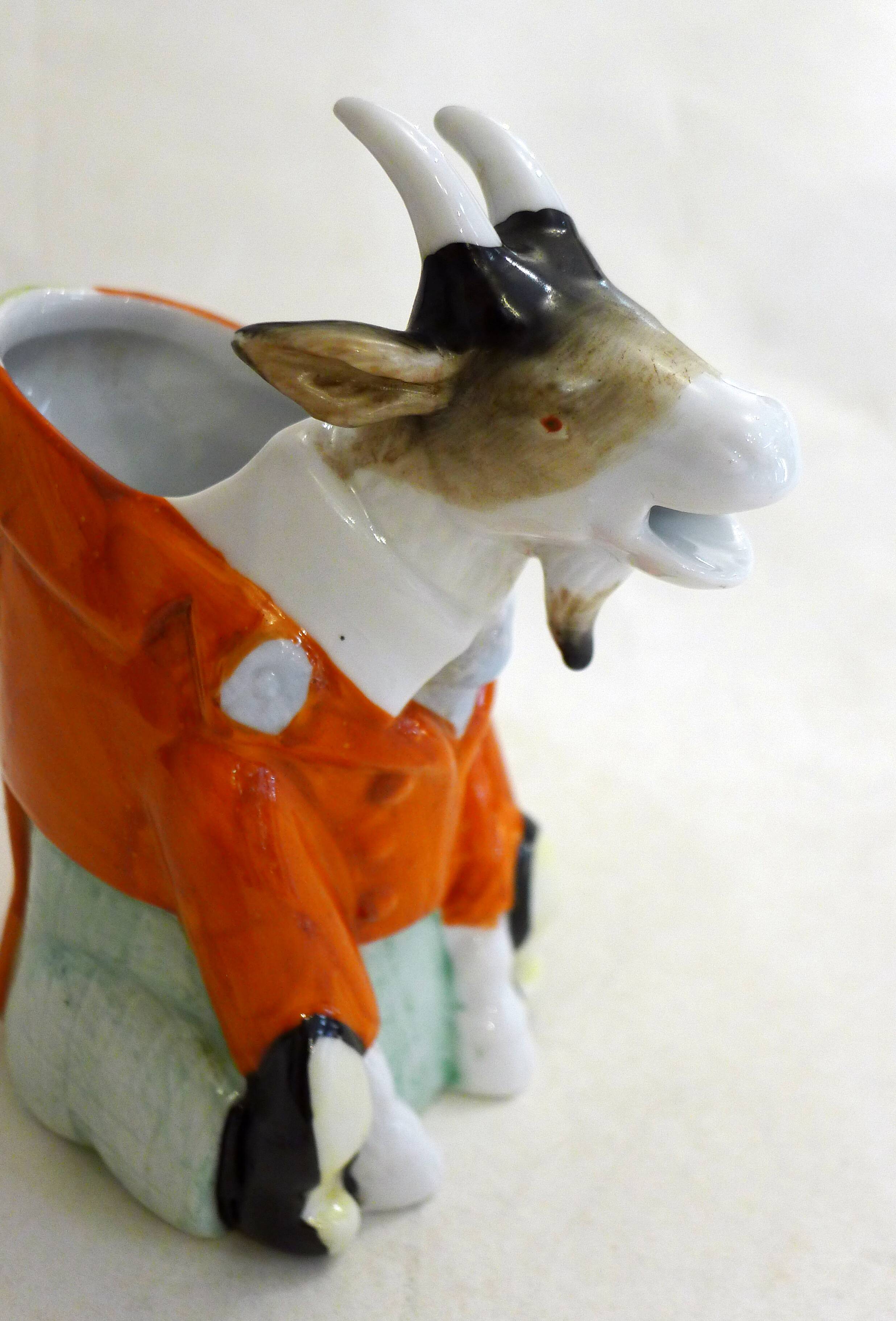 Petit pichet verseuse Chèvre en porcelaine allemande 1920'