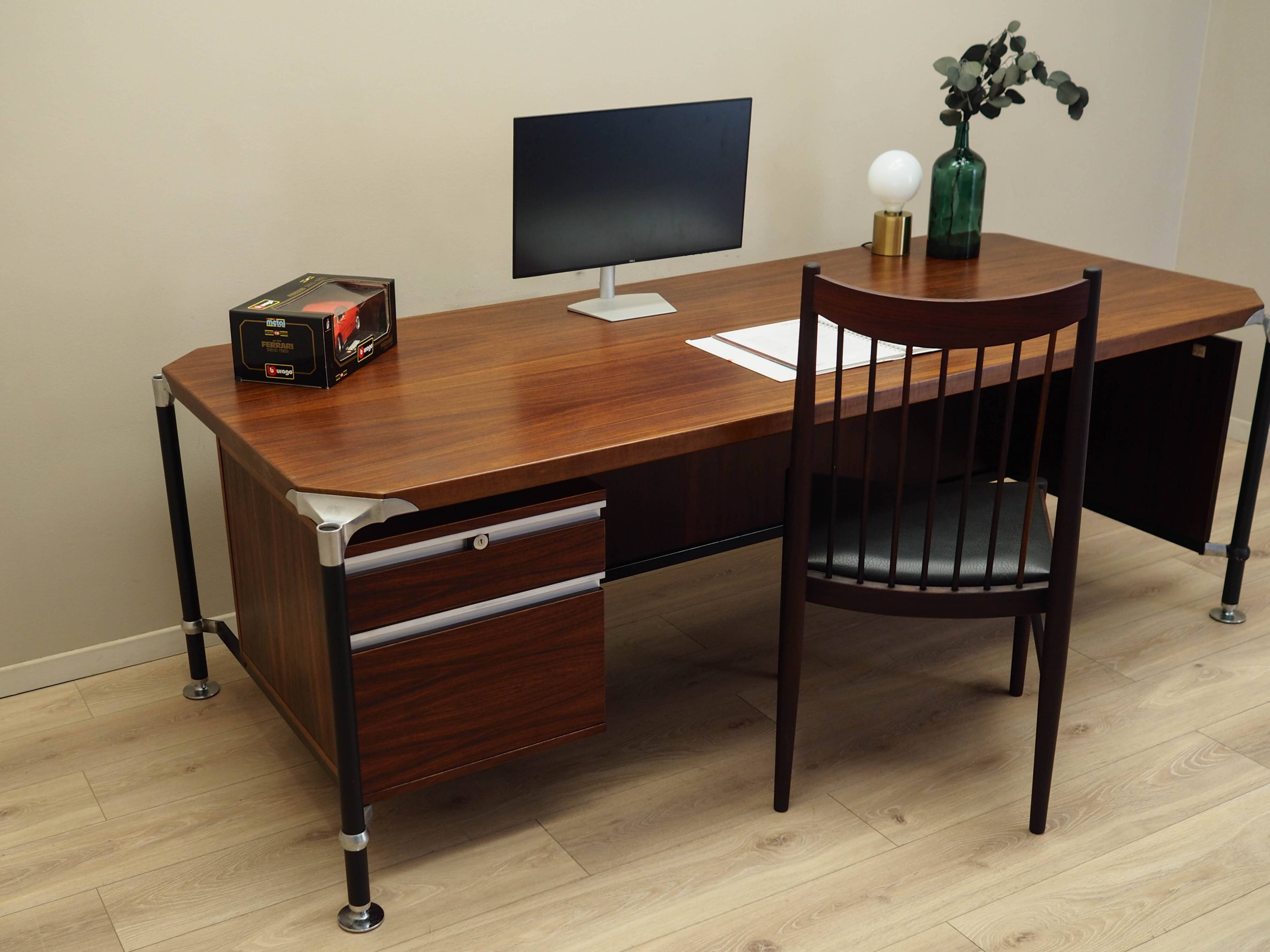 Bureau en palissandre, design italien, années 1970, designers : Ico et Luisa Parisi, manufacture