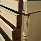 Ancienne commode style Louis XVI en bois patiné blanc shabby 5 tiroirs