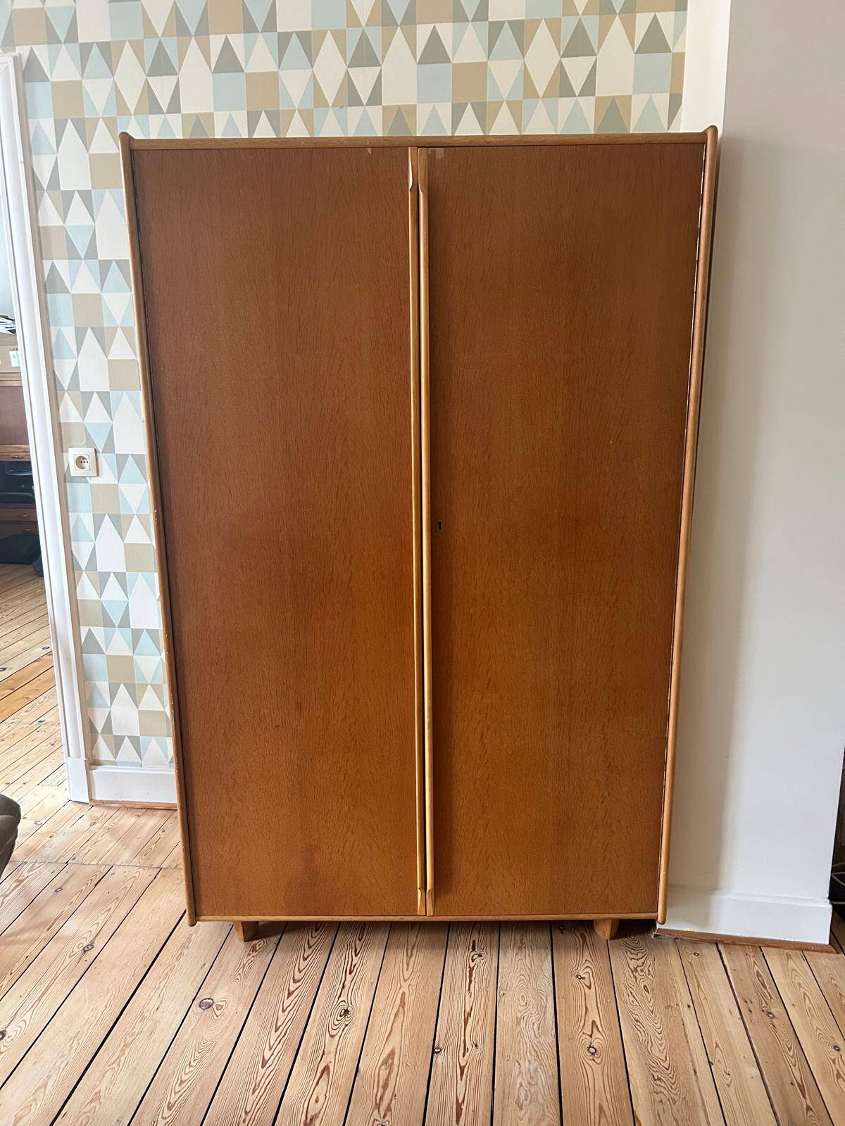 Vintage wooden wardrobe – Mid-century design – NOT Brussels