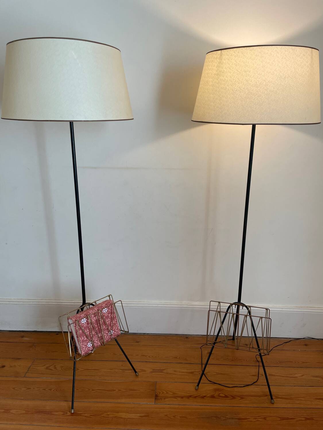 Paire de lampadaires tripodes années 50