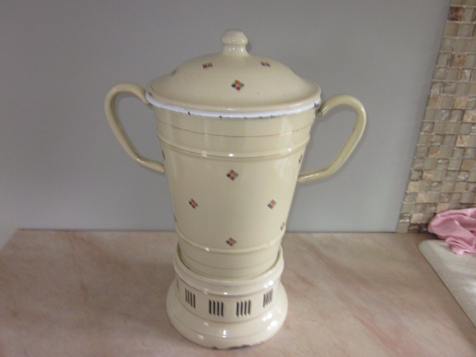 Old bistro coffee maker in email