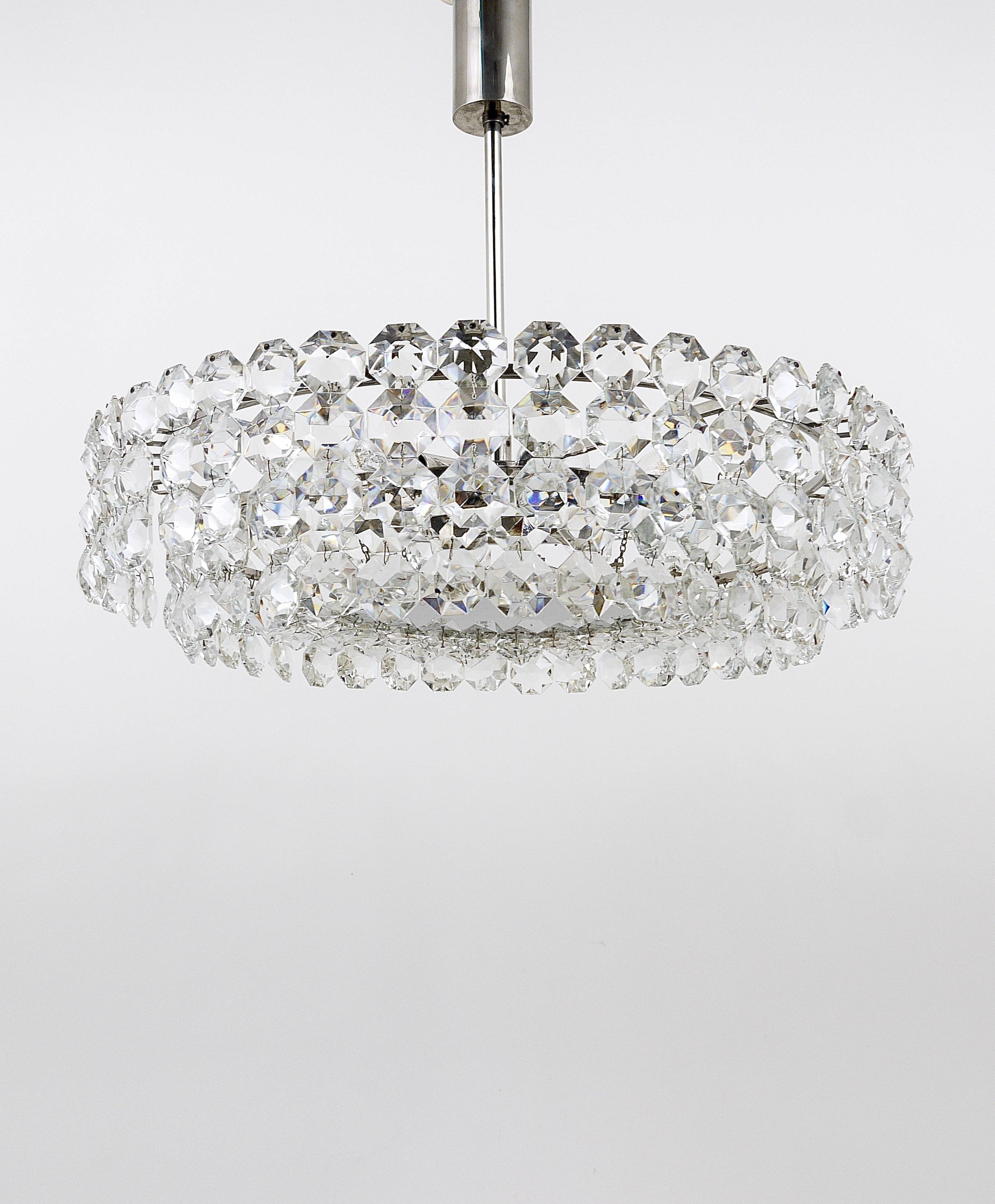 Grand chandelier Bakalowits in nickel and glass with diamond-shaped crystals, 1960s.
