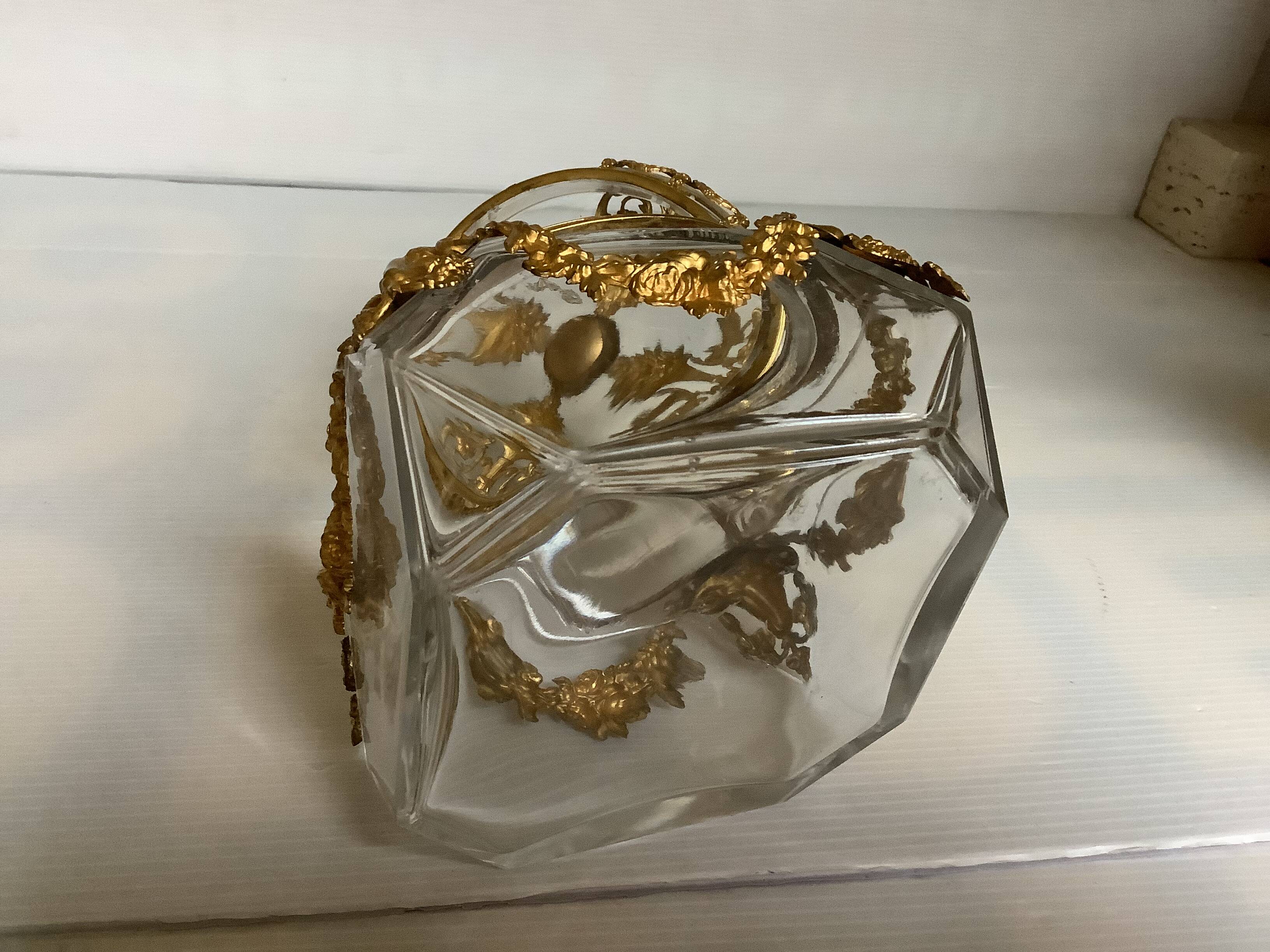 Facet bonbonnière with brass ornaments, empty pocket.