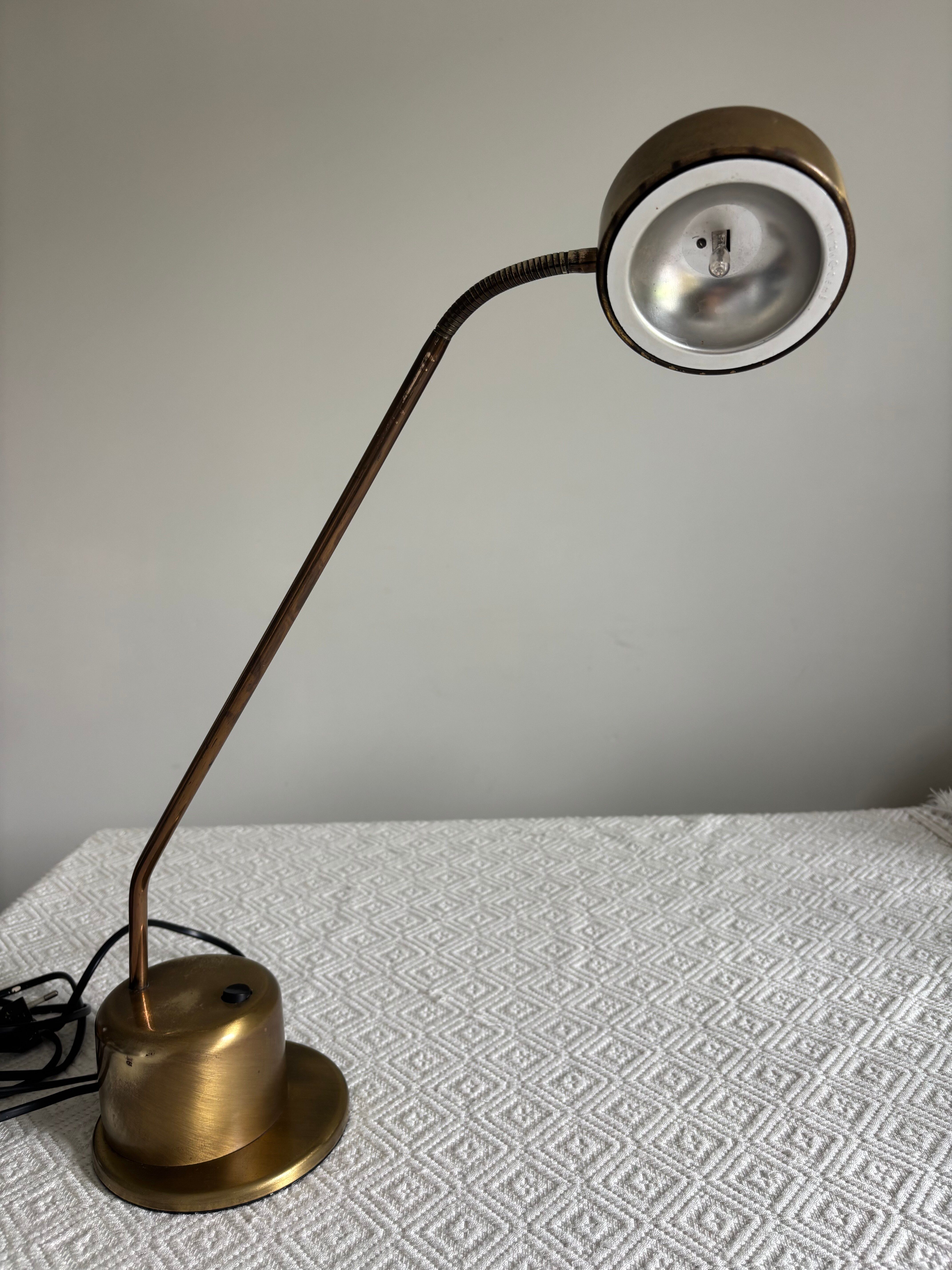 Vrieland brass desk lamp