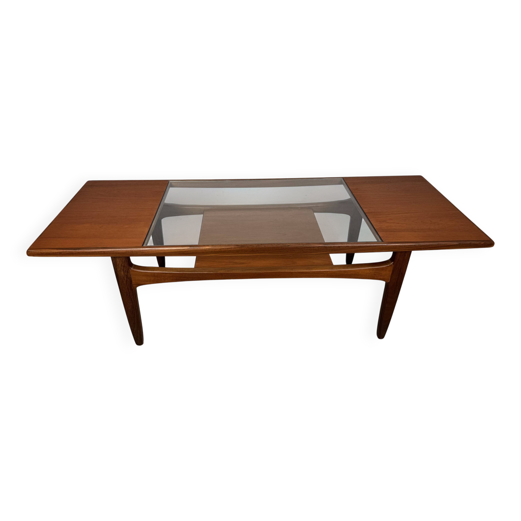 Table basse en teck des années 1960 par G-Plan, conçue par V. Wilkins.