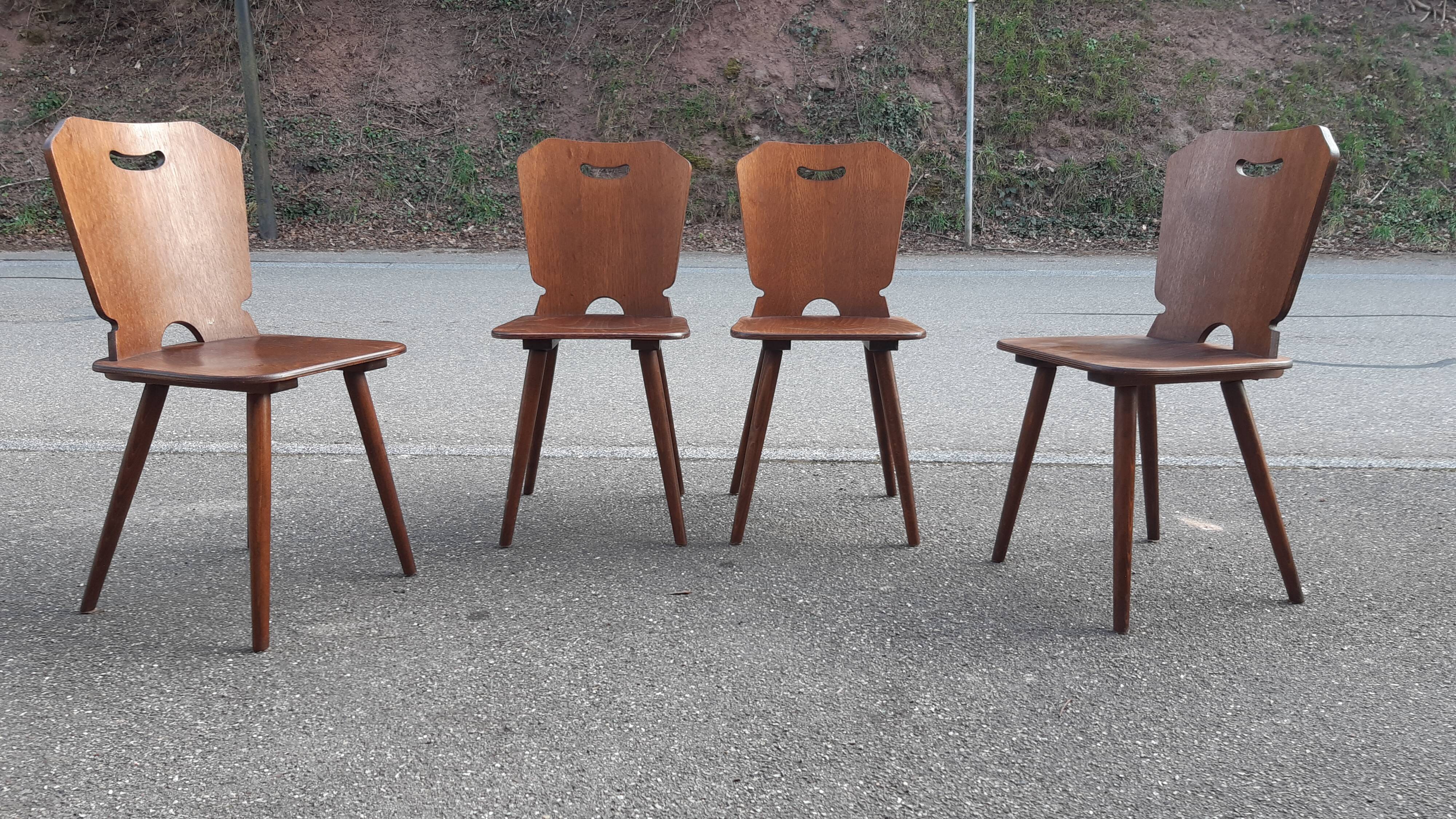 Chaises brutalistes bistrot