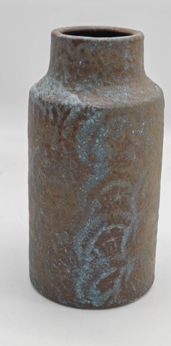 Vase en grès brutaliste à l'email poudré bleu