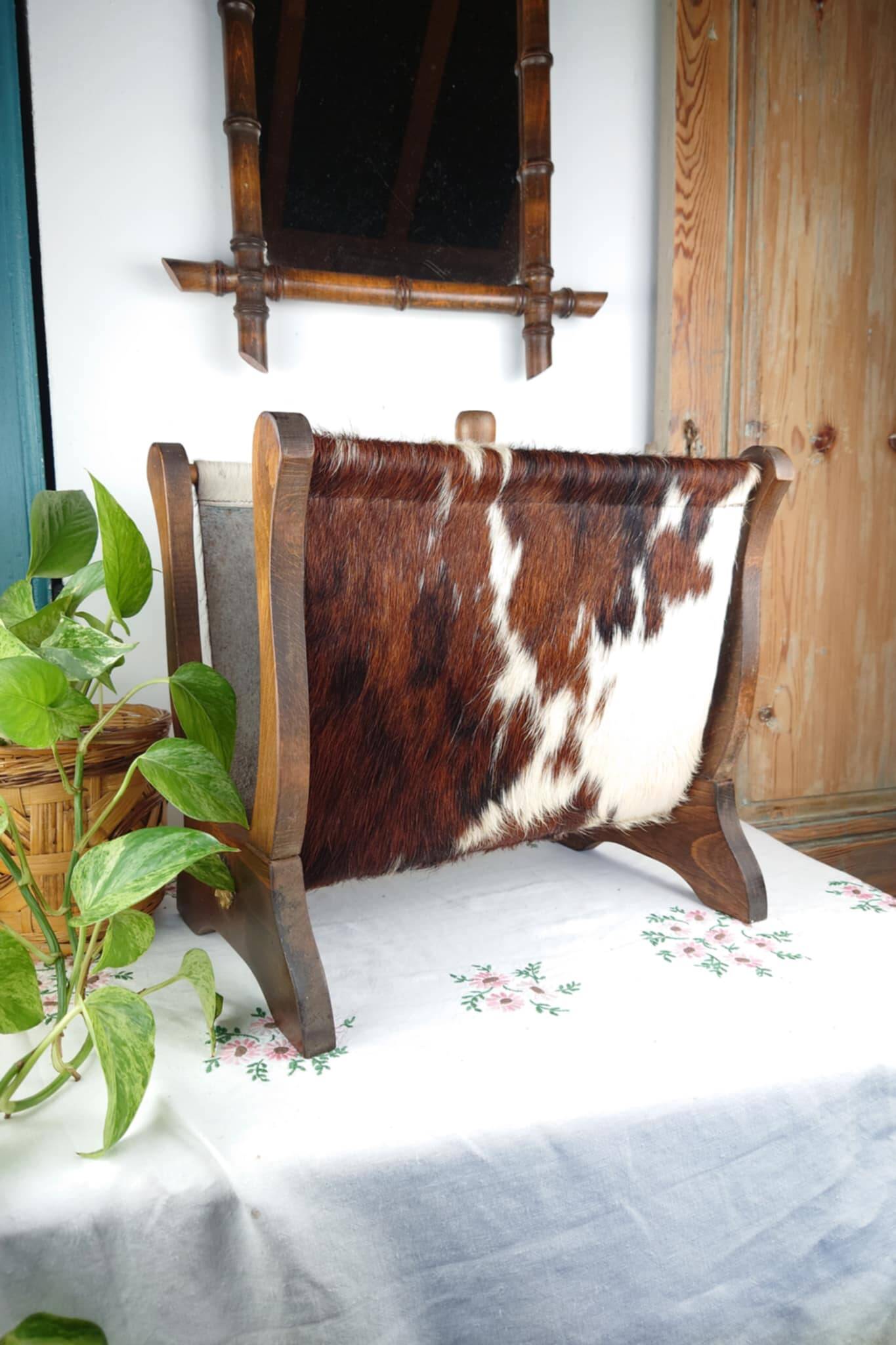 Vintage magazine rack wood and natural leather 37x39.5x26 cm 1.76 kg