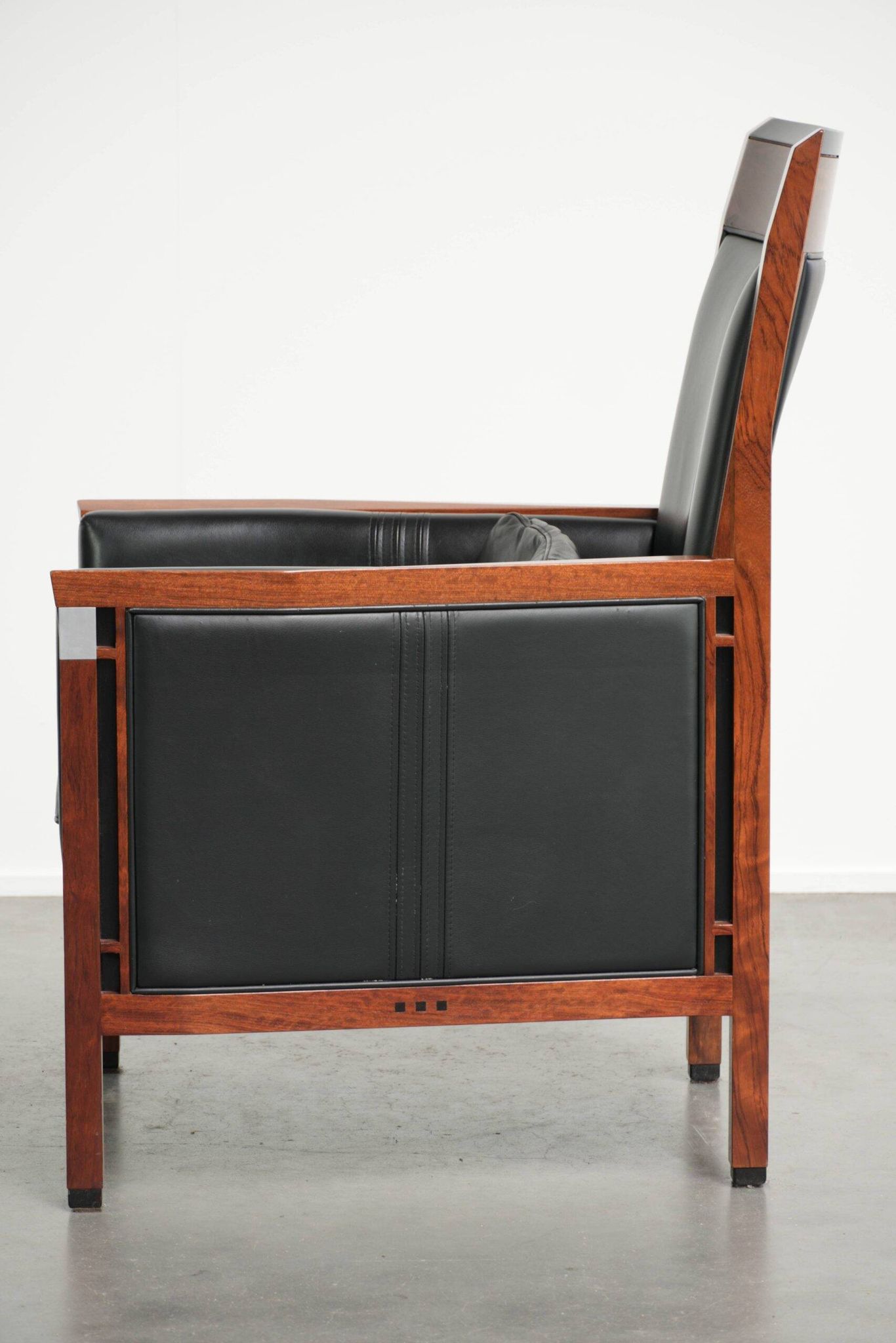 Fauteuil en cuir de vache au design Art Déco avec un look intemporel