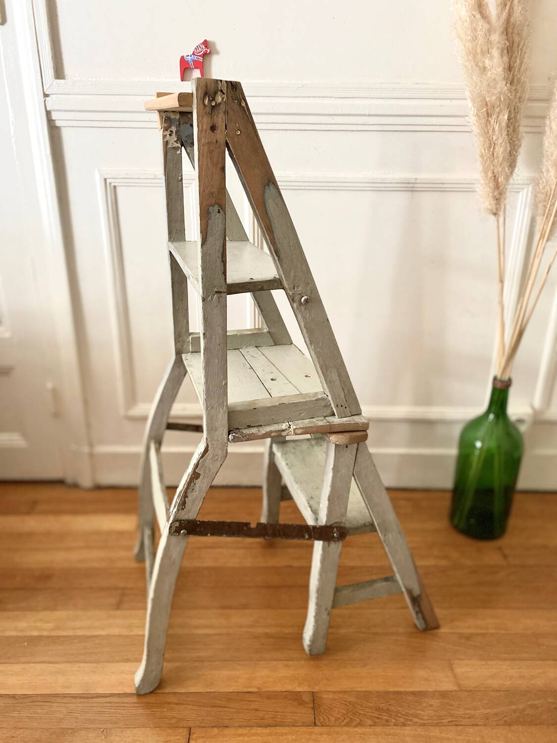 Transformable stepladder chair