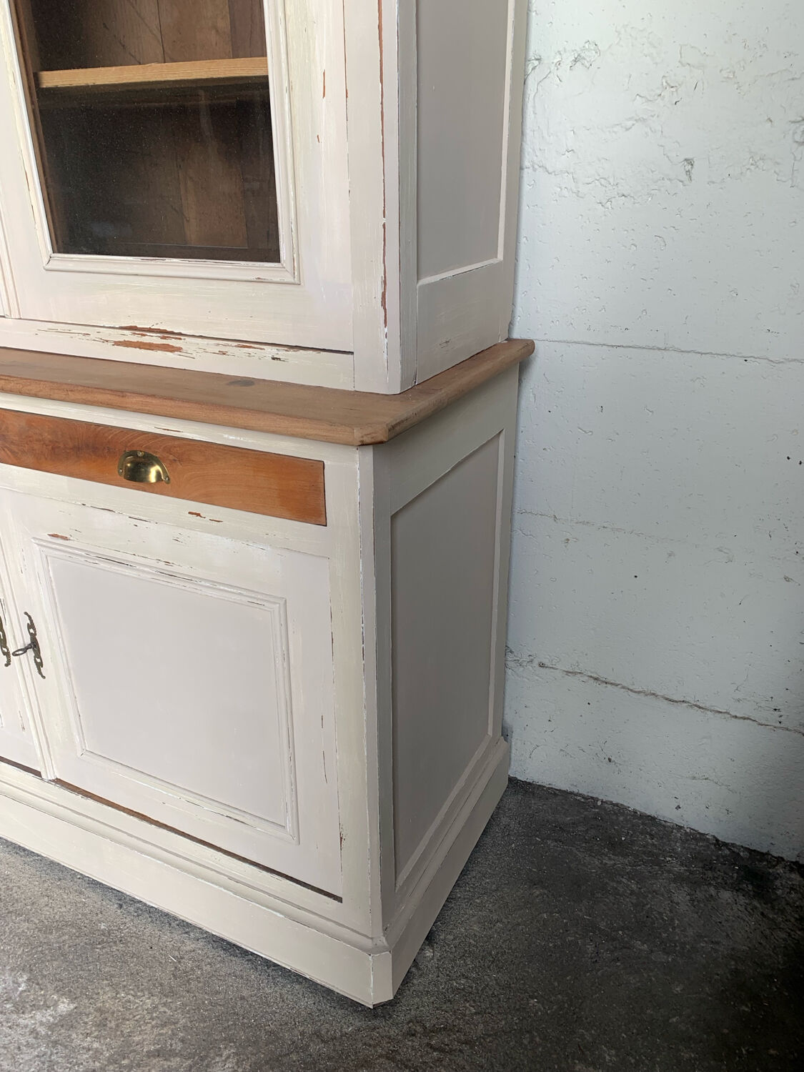 Country-style glass cabinet