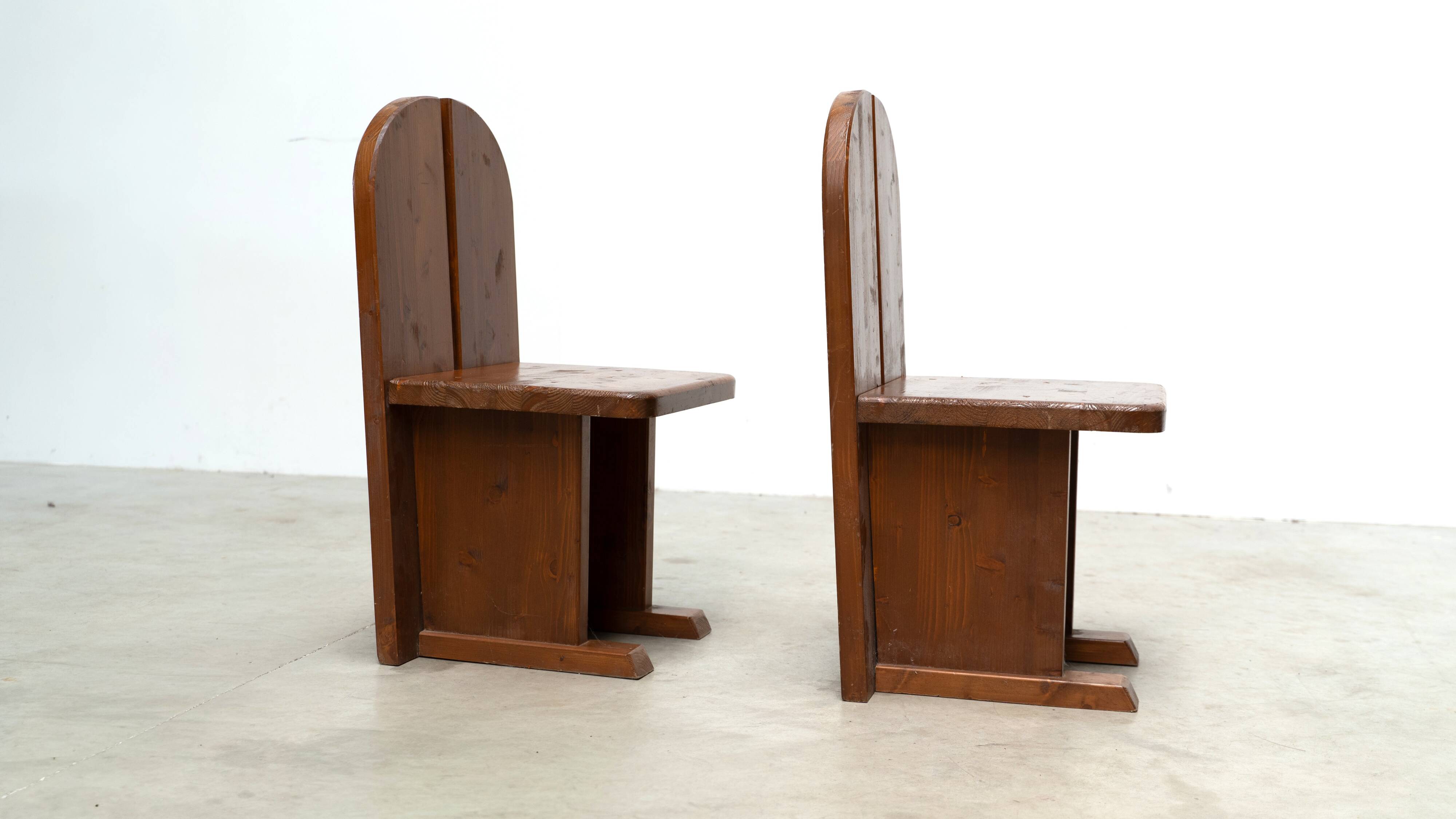 Ensemble de deux chaises de salle à manger sculpturales