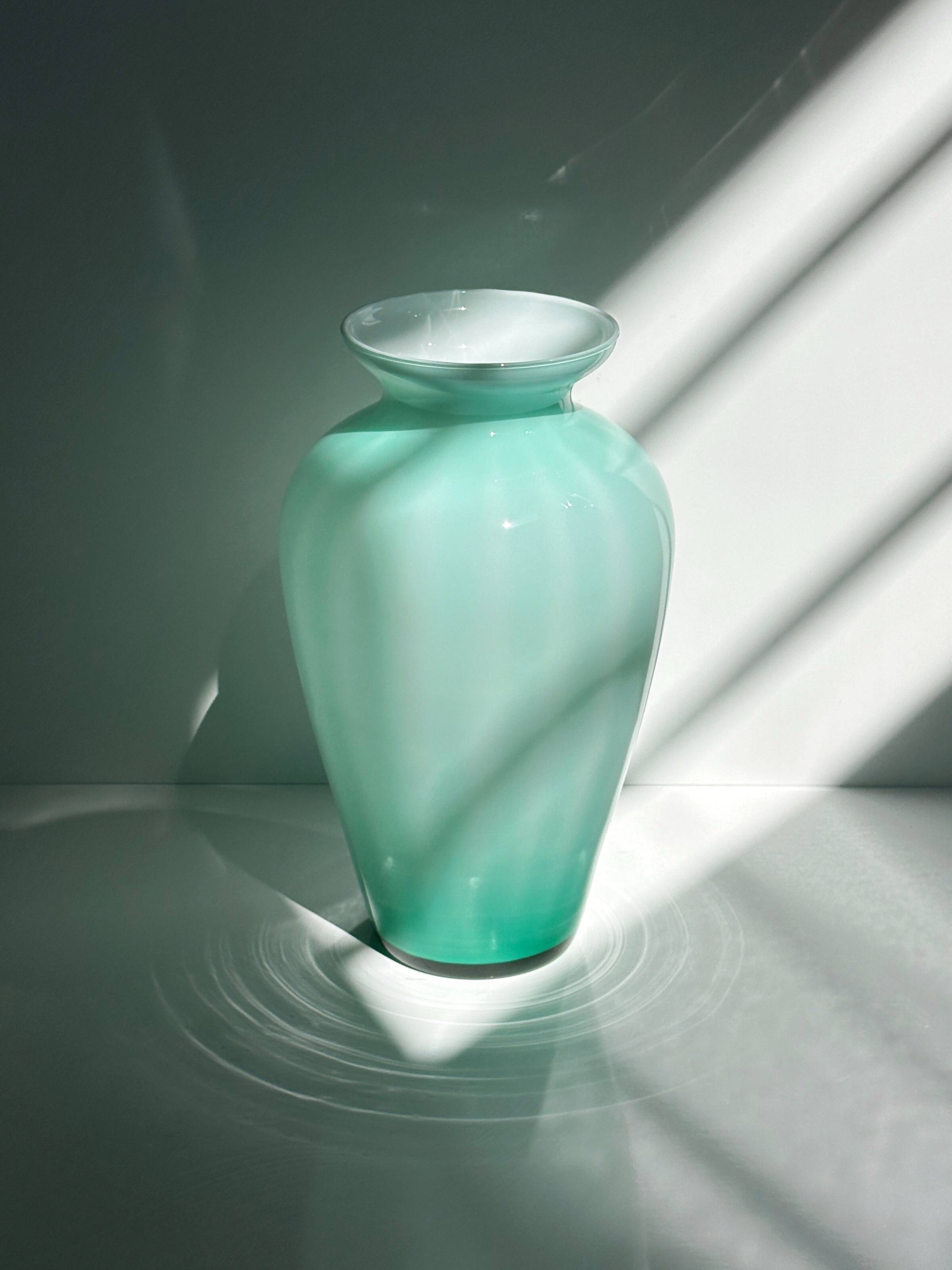 Gruppo Vittorio Milk Glas Swirl Murano Vase Mint Green / Turquoise