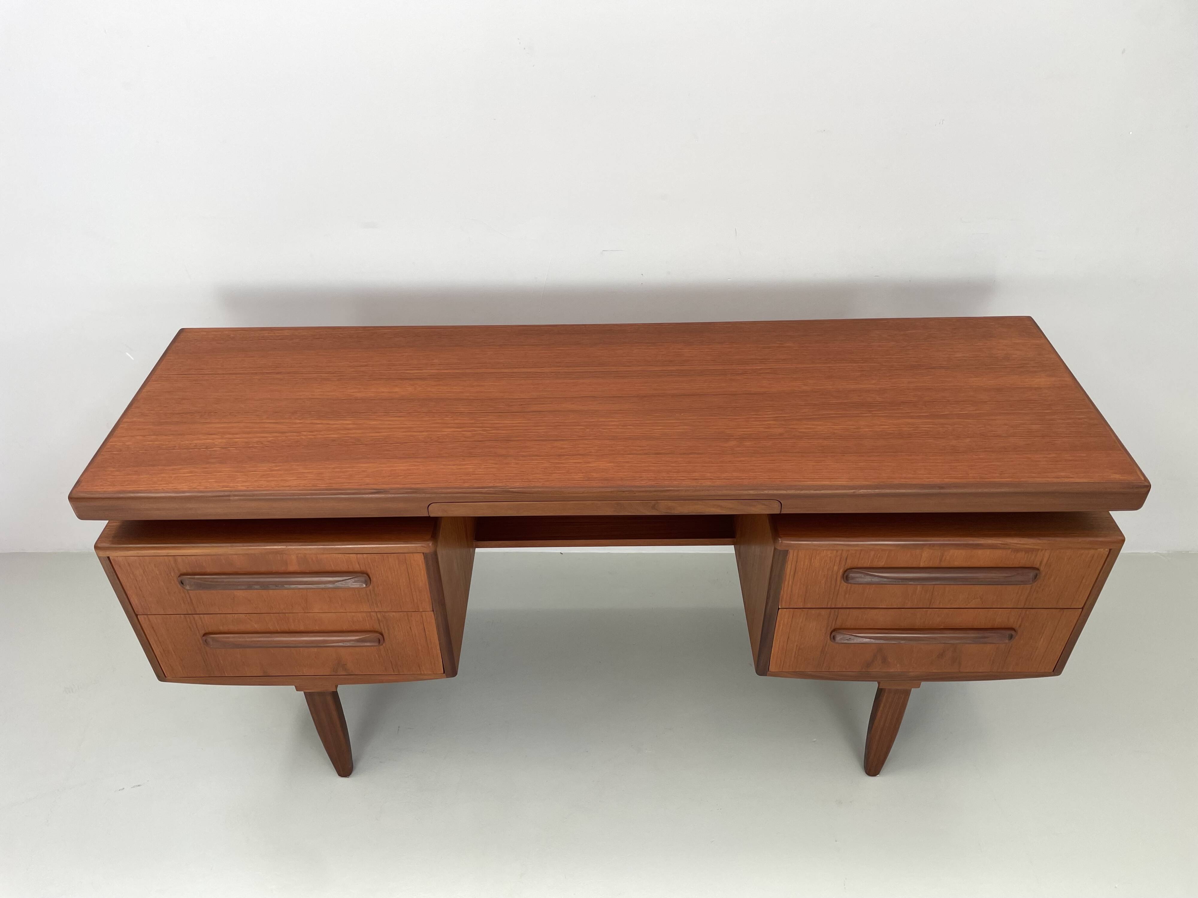 Vintage desk by V.Wilkins for G-Plan, 1960s