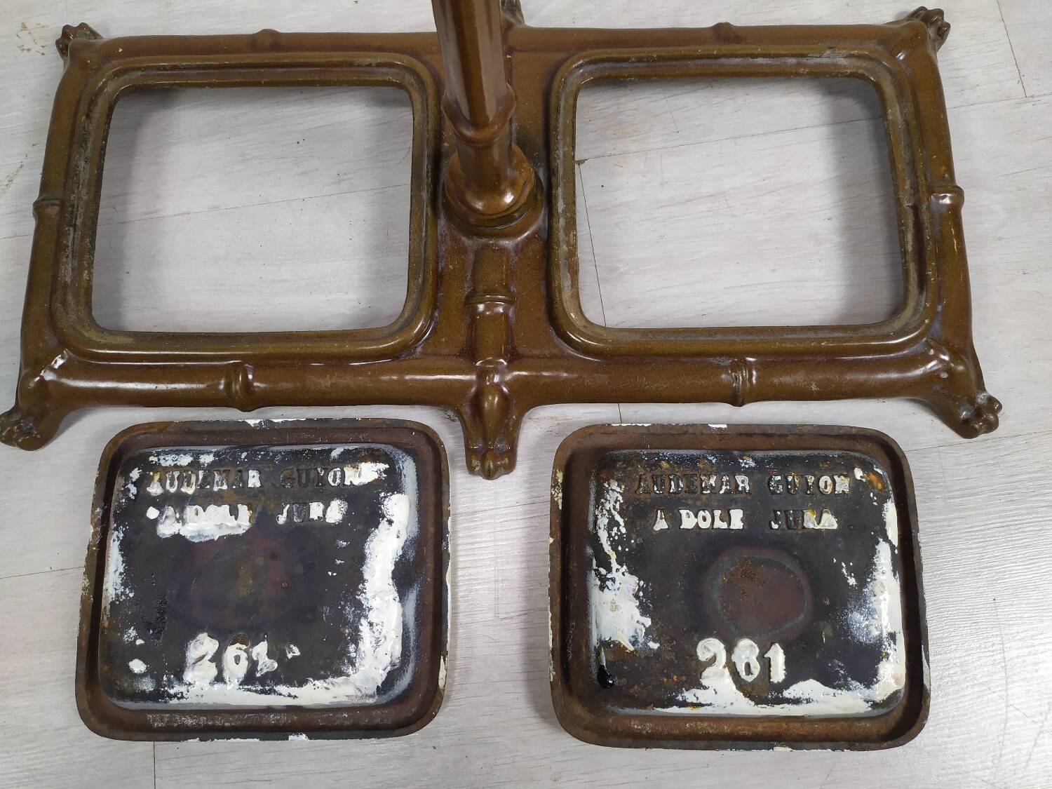 Cast iron umbrella stand