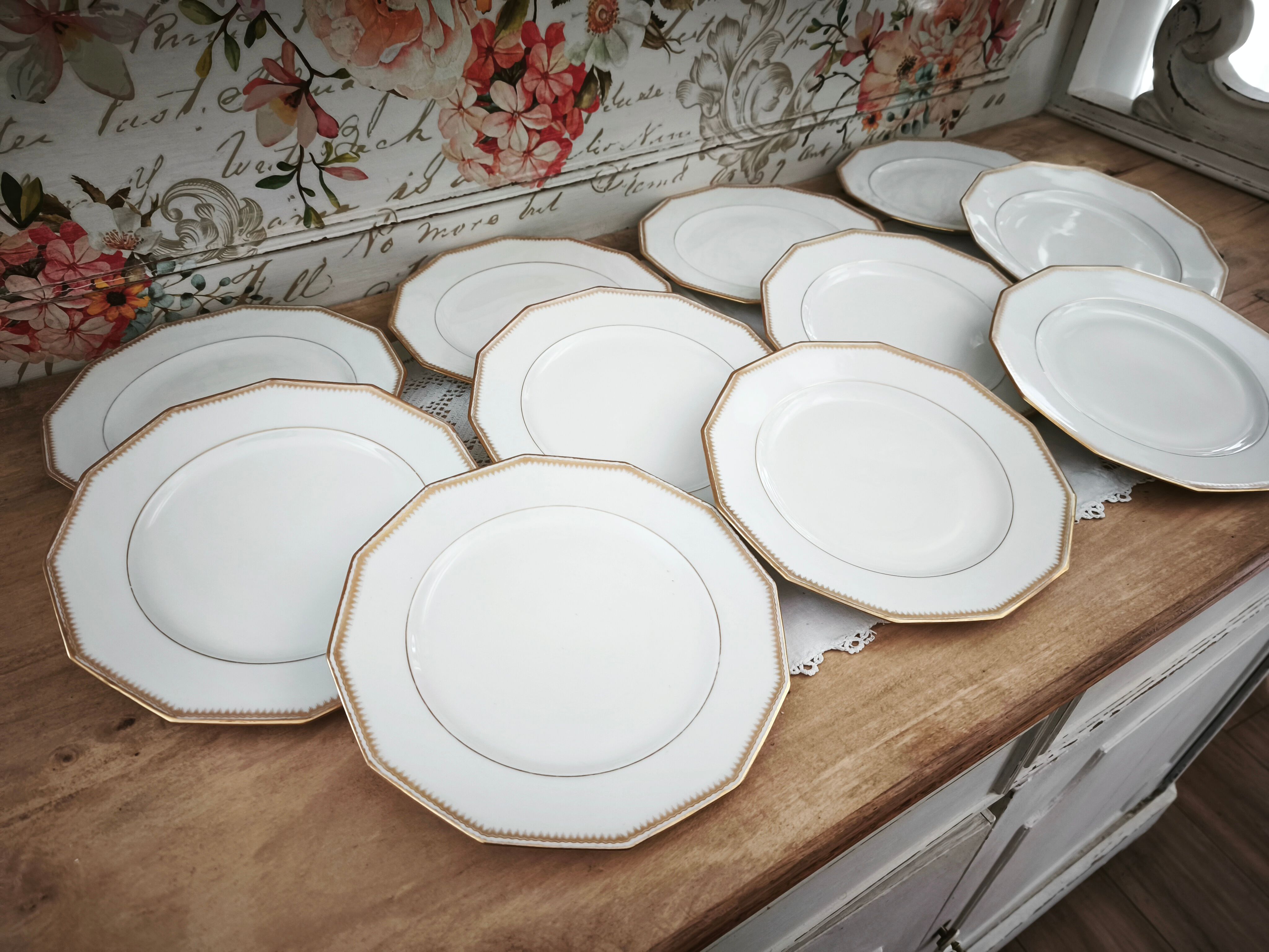 Set of 11 flat plates in Limoges porcelain by Maison Lanternier & C.