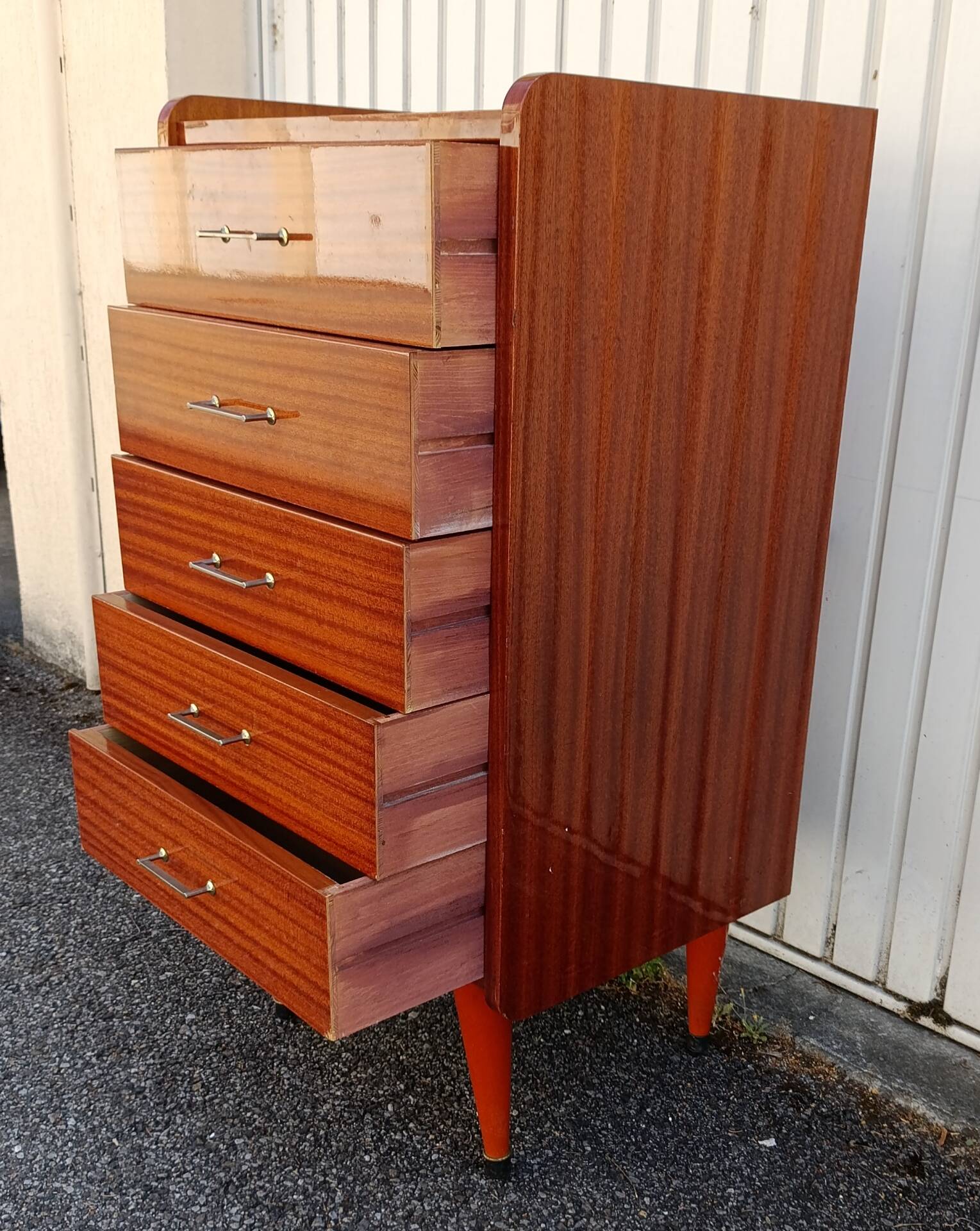 Chest of drawers