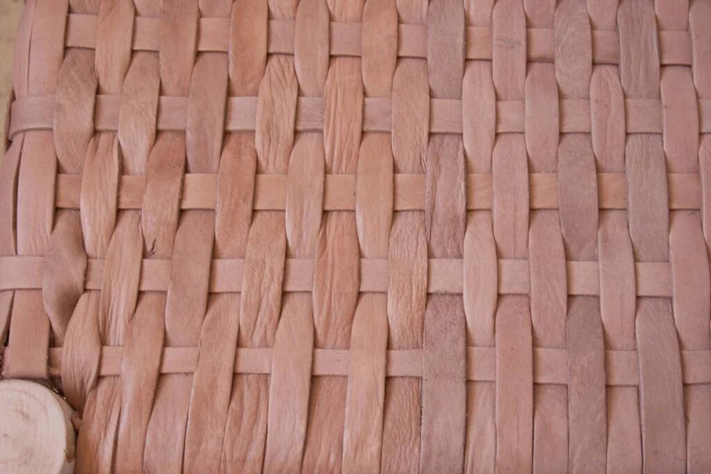 2 Tabouret en cuir et bois clair