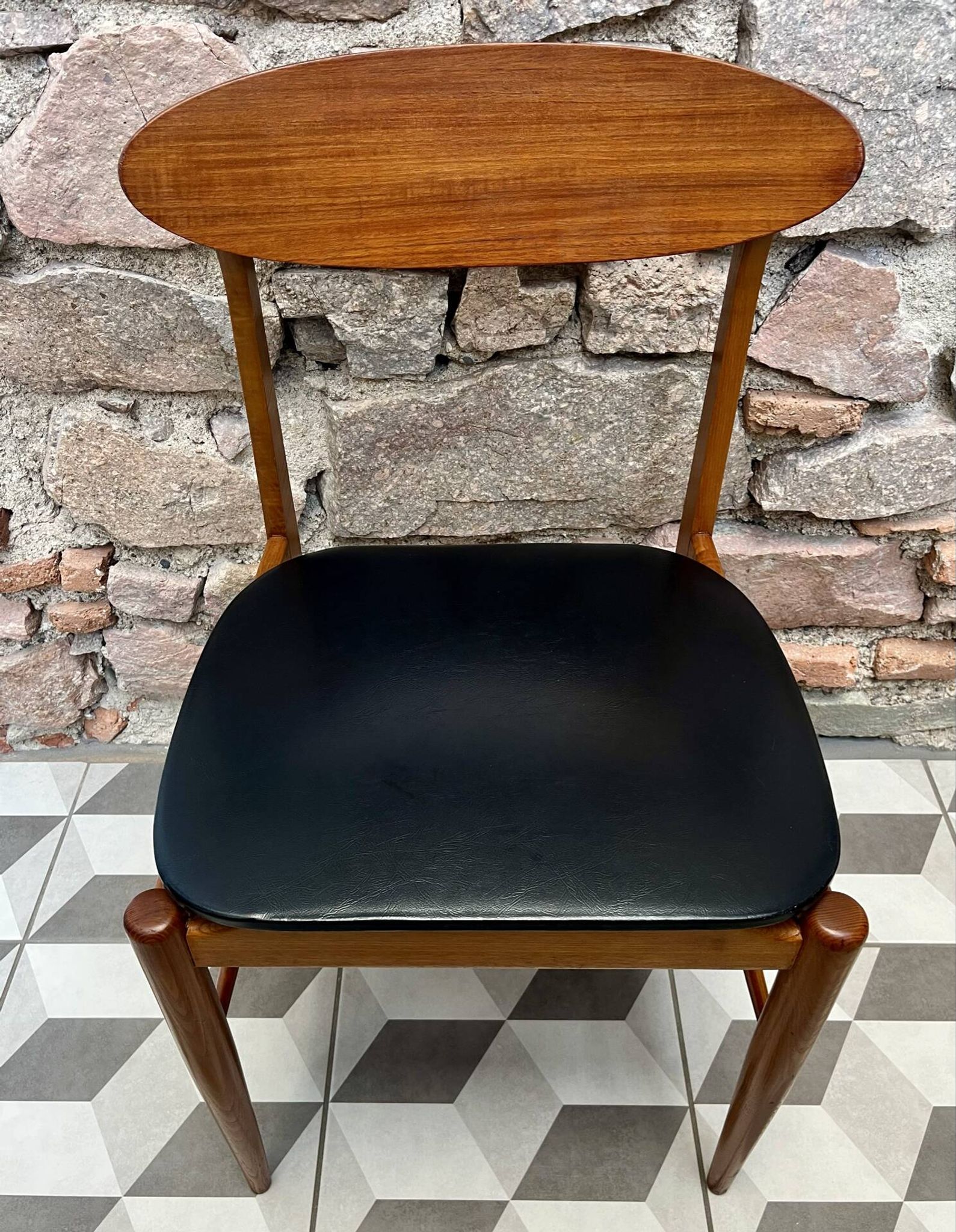 Chaise scandinave années 60 Skaï noir
