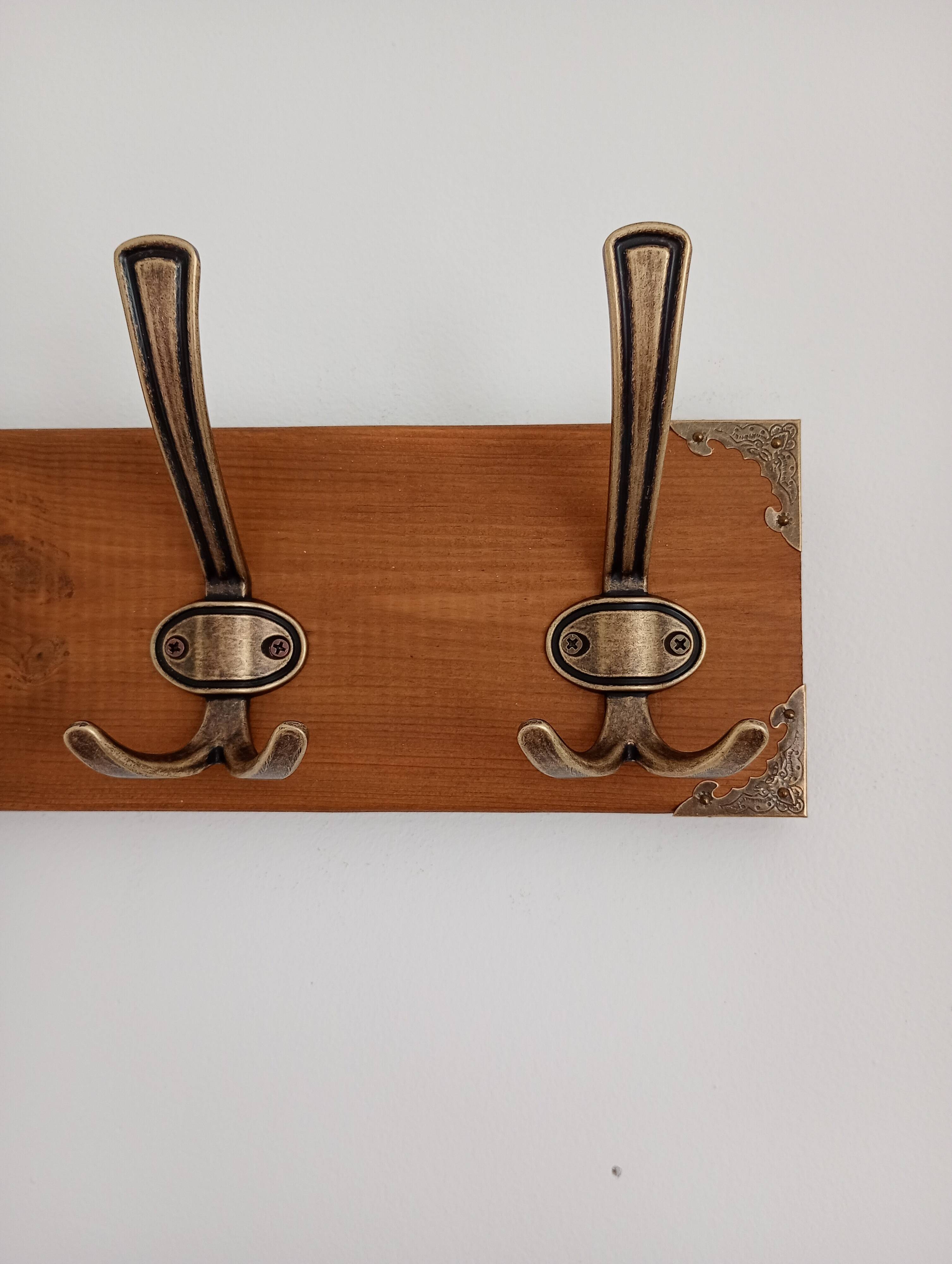 Wall-mounted coat rack with 5 hooks – vintage style – patinated wood & metal