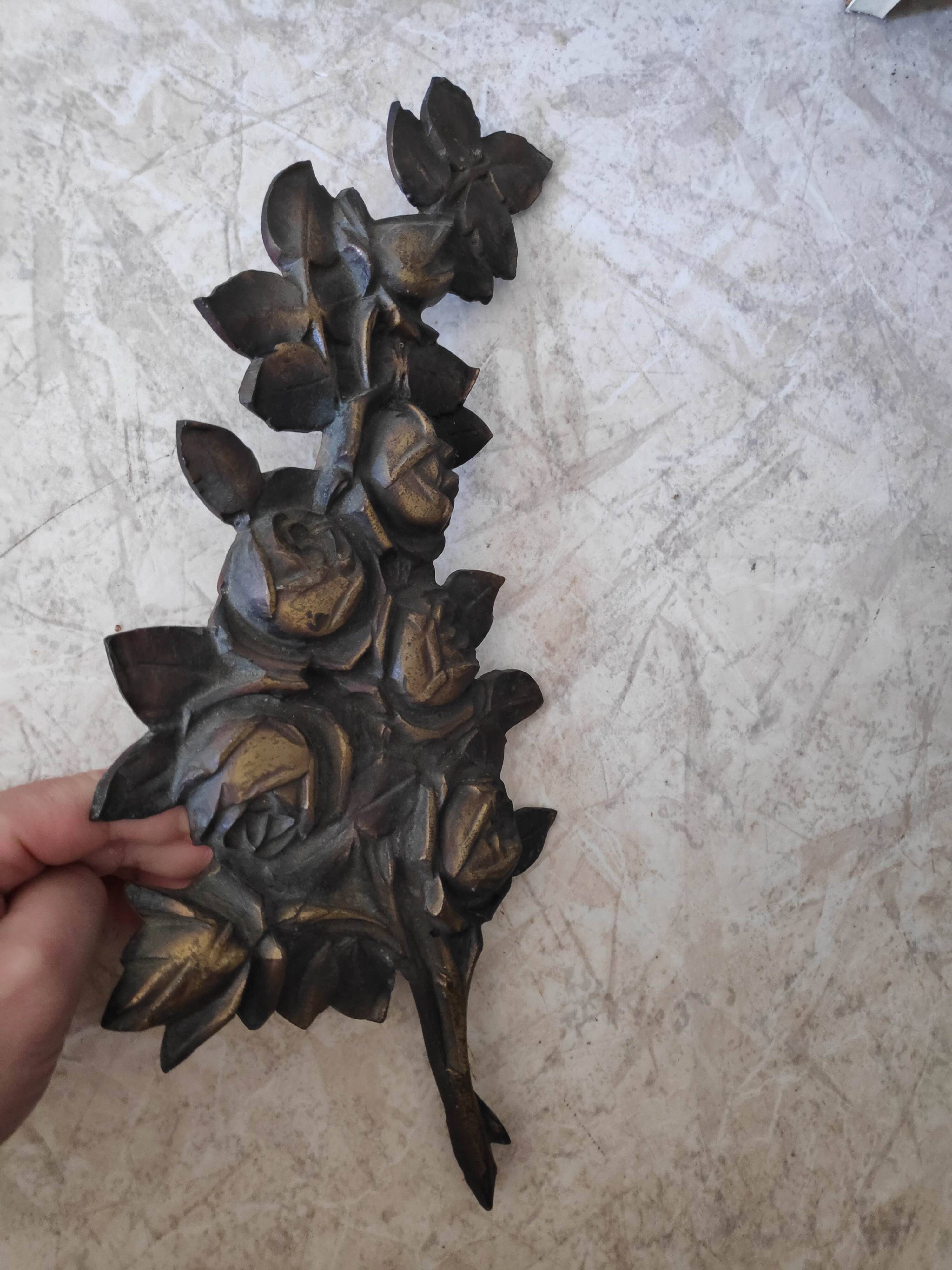 Ornamental plaque pediment (D-0016)