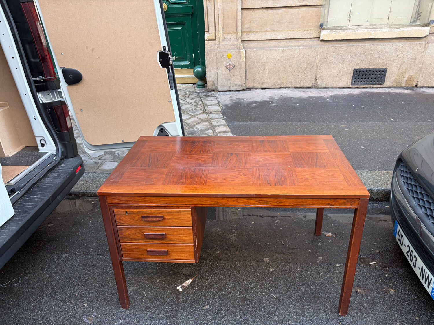 Scandinavian desk heggen