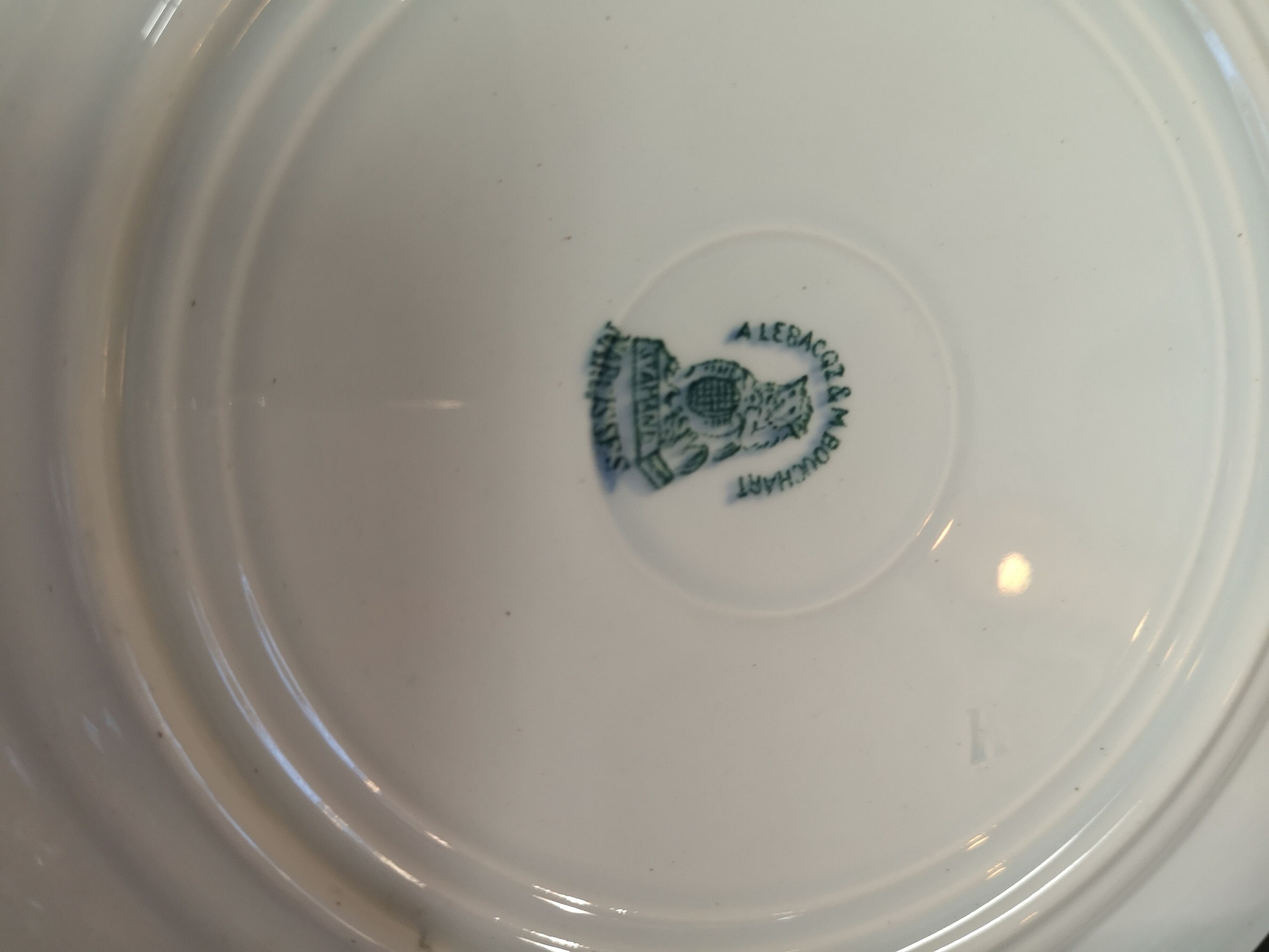 16 plates made of ancient earthenware