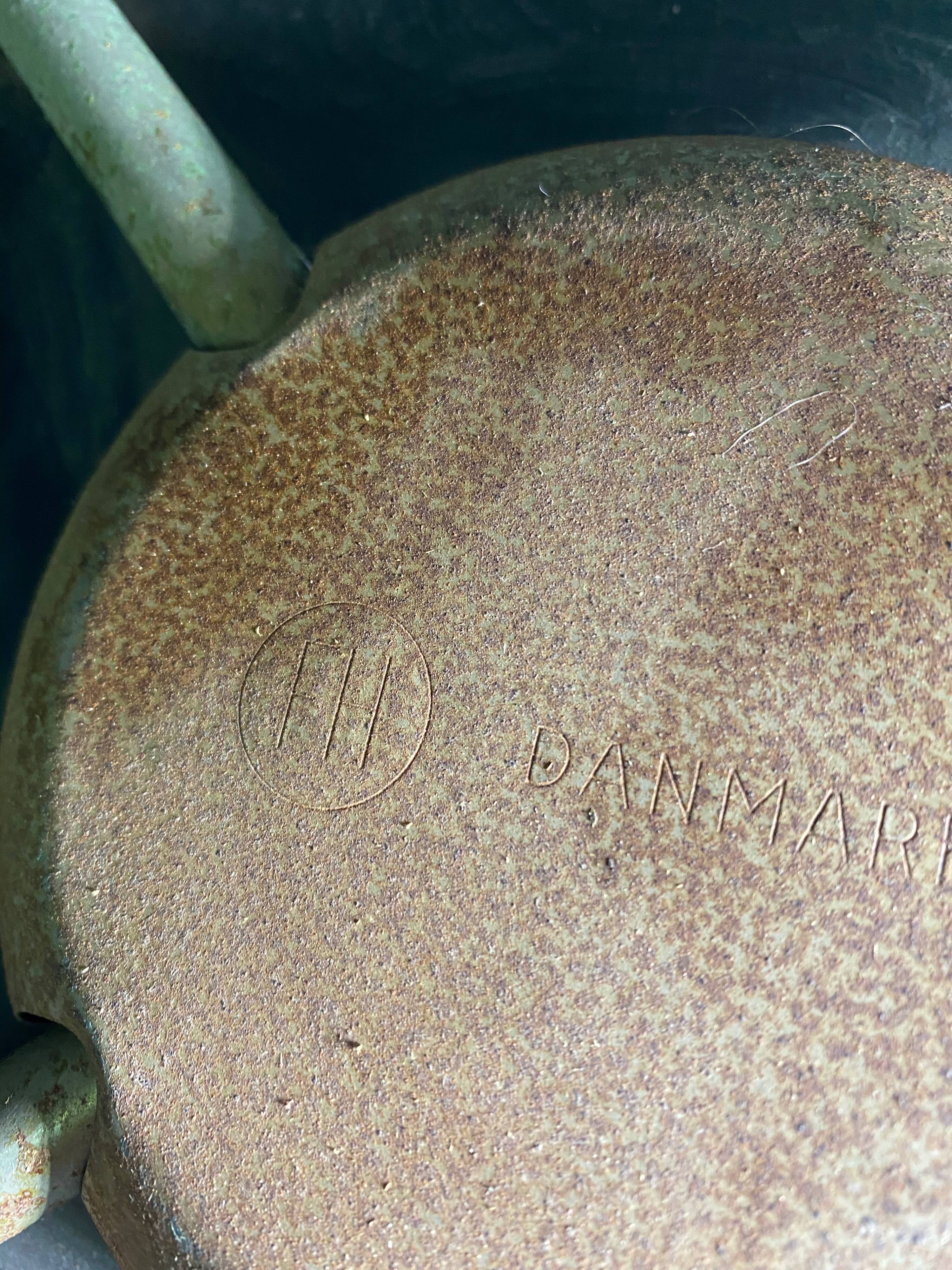 Arn Jocobsen black lacquered wooden armrest chair in the year 50