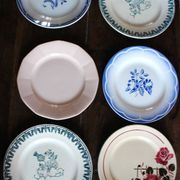 A set of 6 mismatched blue and pink floral dinner plates from Terre de Fer, Digoin.