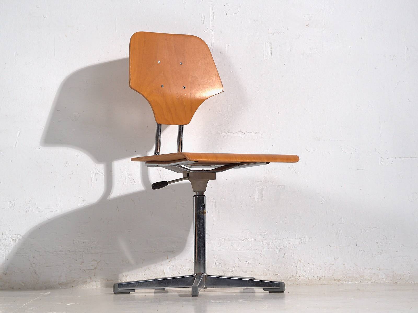 Vintage office chairs (c.1950). Set of 6 office chairs