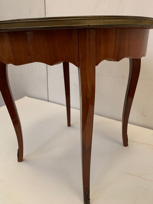Guéridon rond de style Louis XV en placage de bois de rose XX siècle