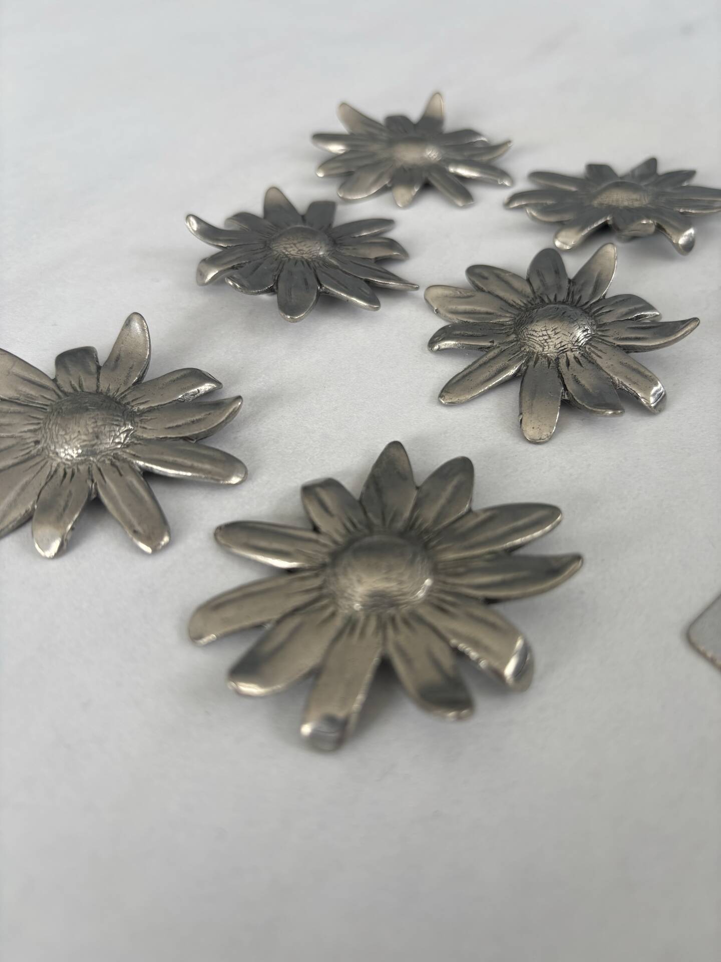 Set of 6 vintage silver-plated knife rests • Daisy flowers