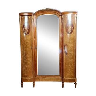 Louis XVI style armoire with a protruding design in precious wood marquetry, circa 1880.