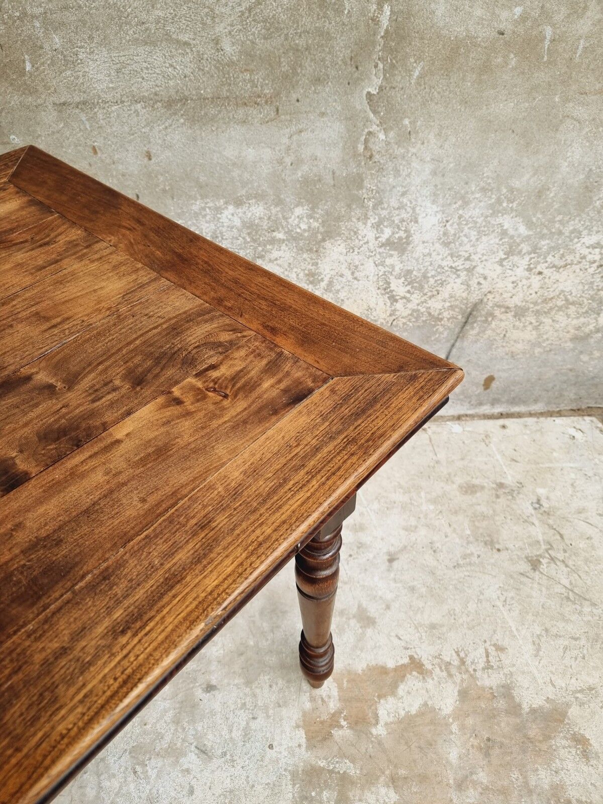Extendable dining table elm wood