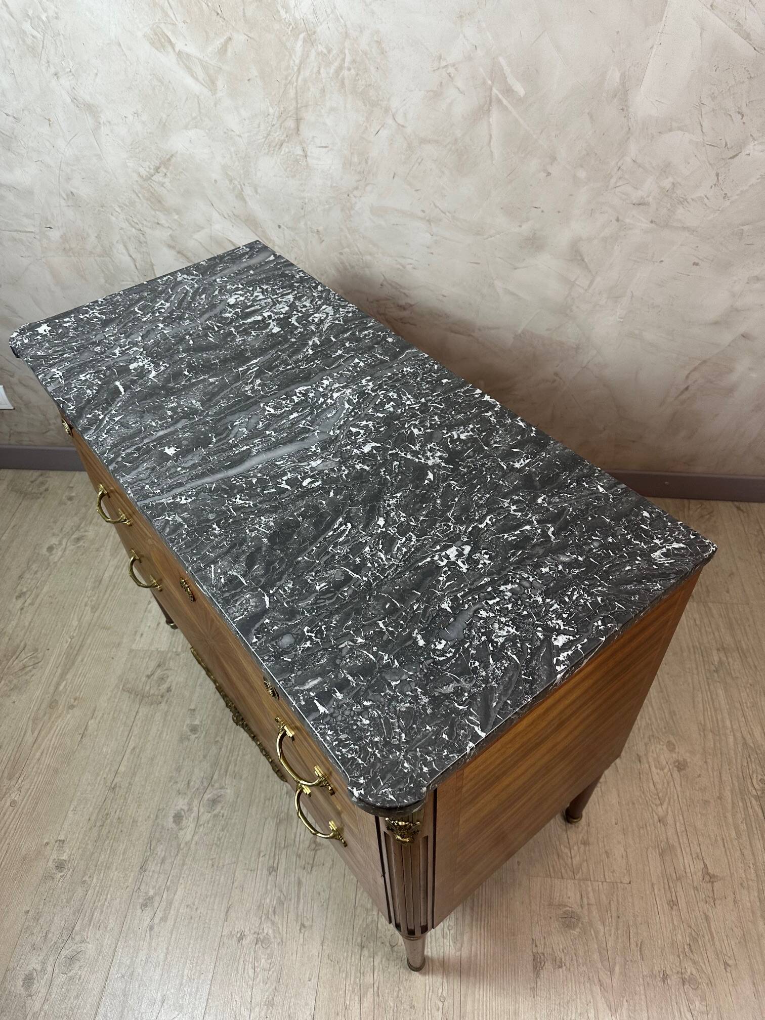 Marquetry chest of drawers