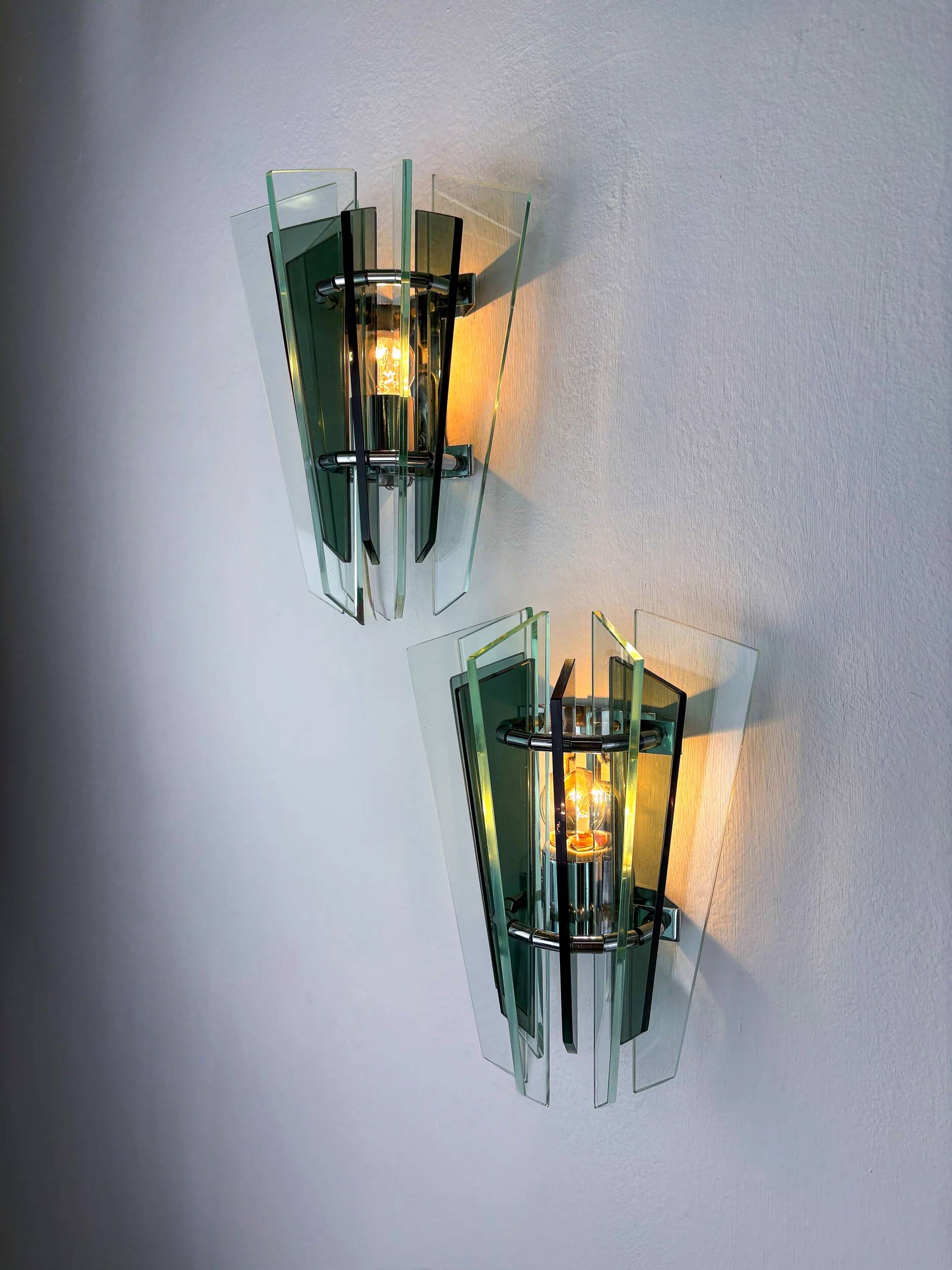 Paire d'appliques murales Veca – verre de Murano découpé vert, Italie 1970