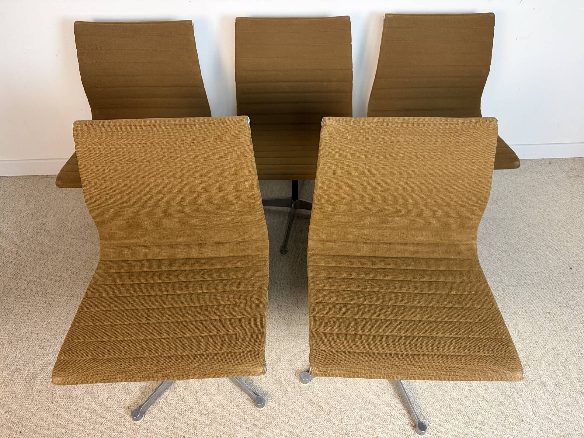 Lot de 5 chaises Herman Miller Aluminium Group – Charles & Ray Eames