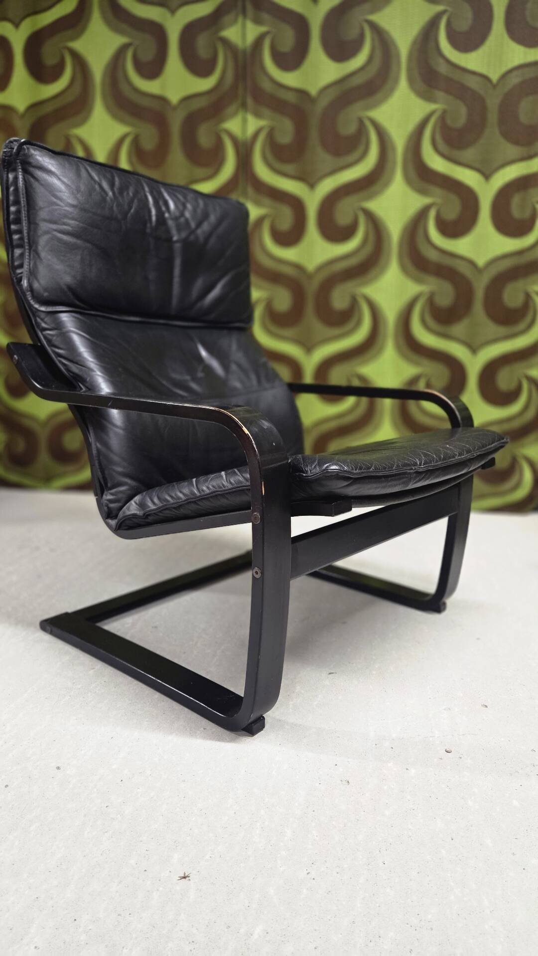 Fauteuil vintage IKEA années 1980 Cuir noir & ottoman