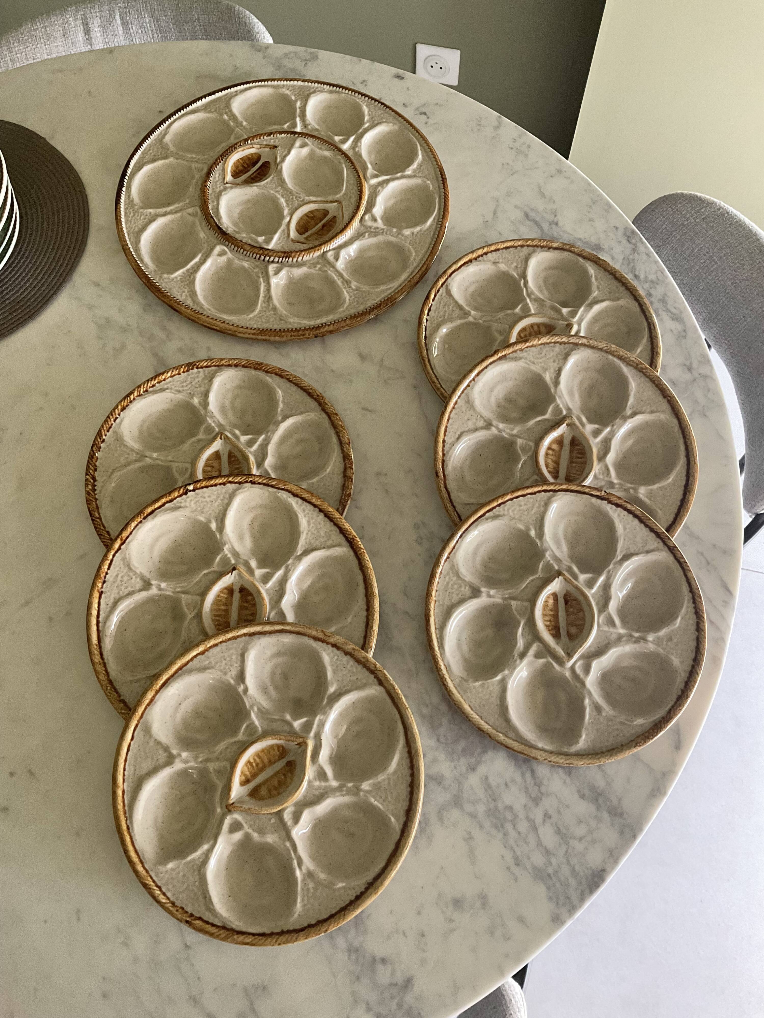 Set of 6 plates and 1 large oyster dish. Saint Clément.