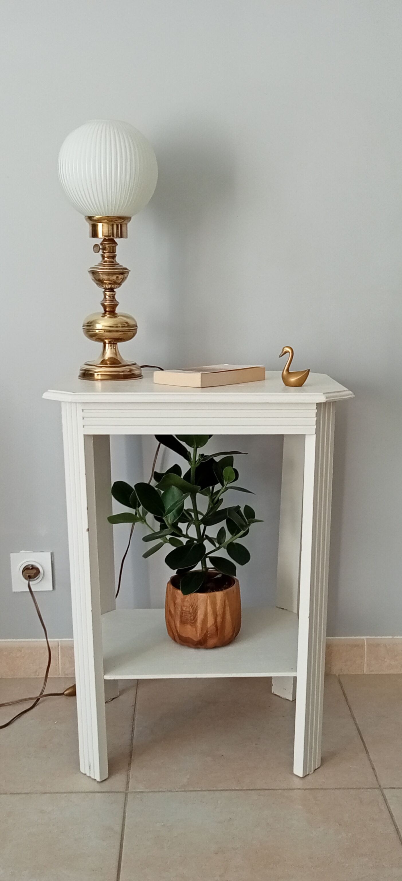 Vintage brass and opaline living room lamp